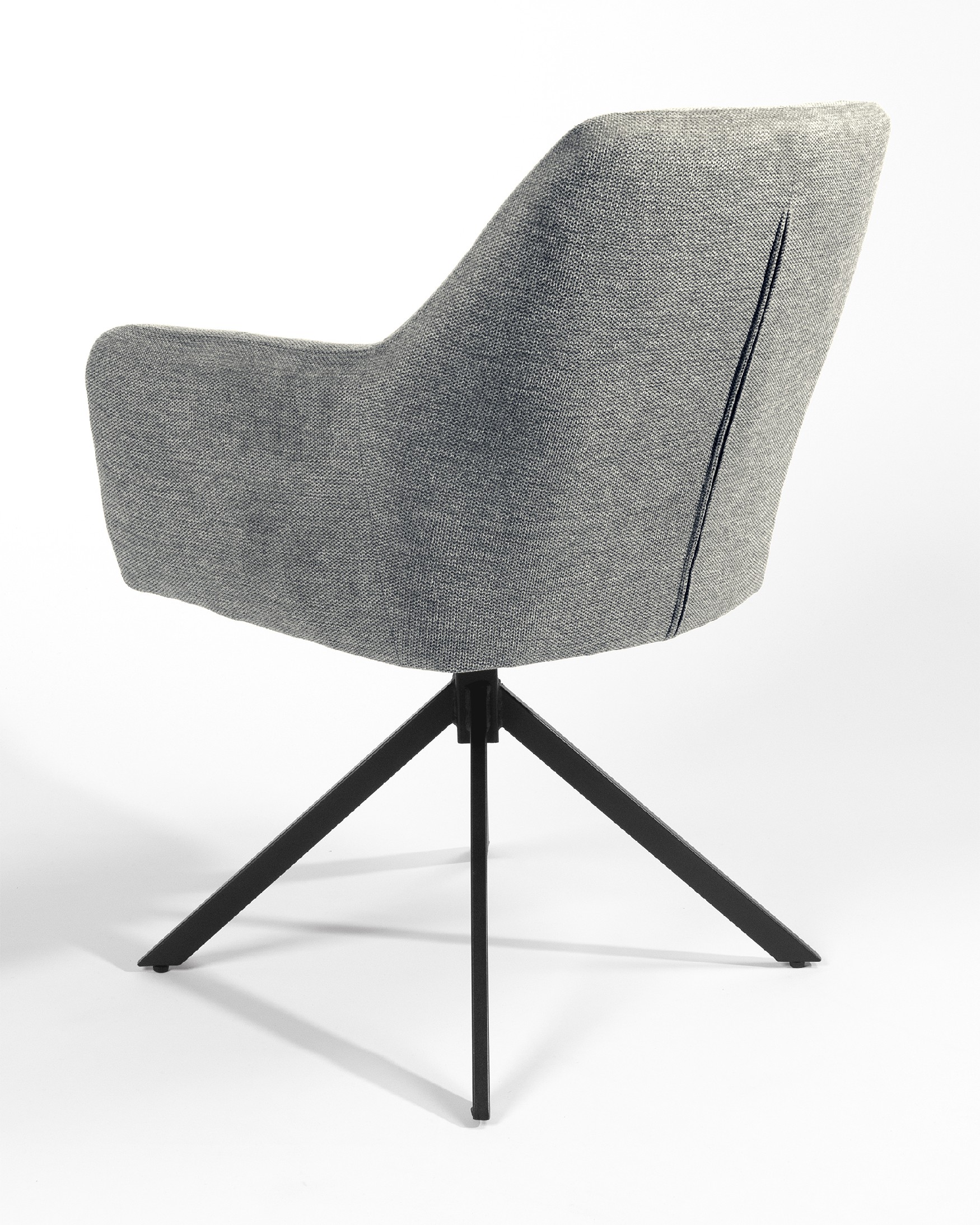 Silla Bergamo giratoria 180º con función return, tapizado gris y patas metálicas negras