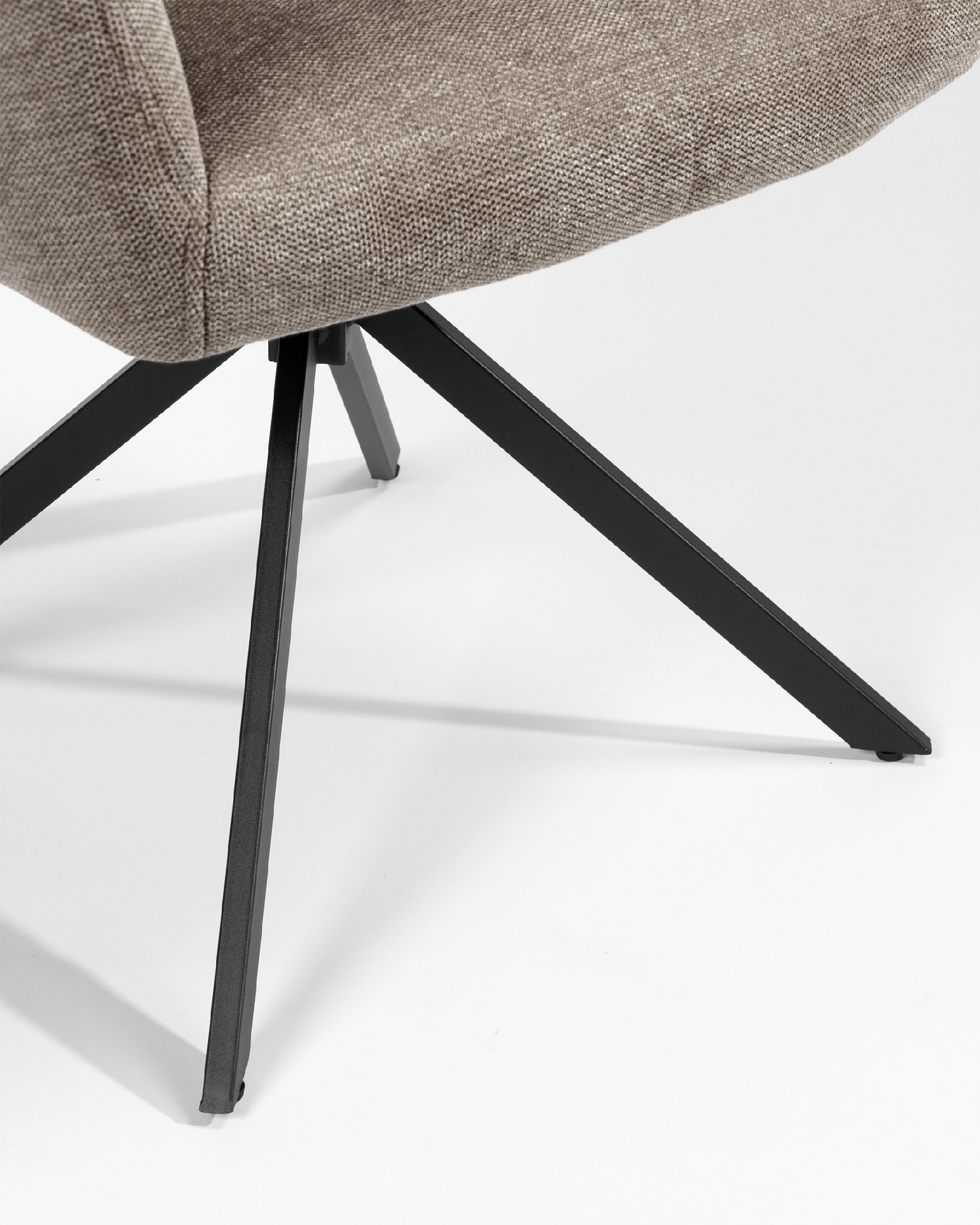 Bergamo swivel chair 180º with return function, brown upholstery and black metal legs