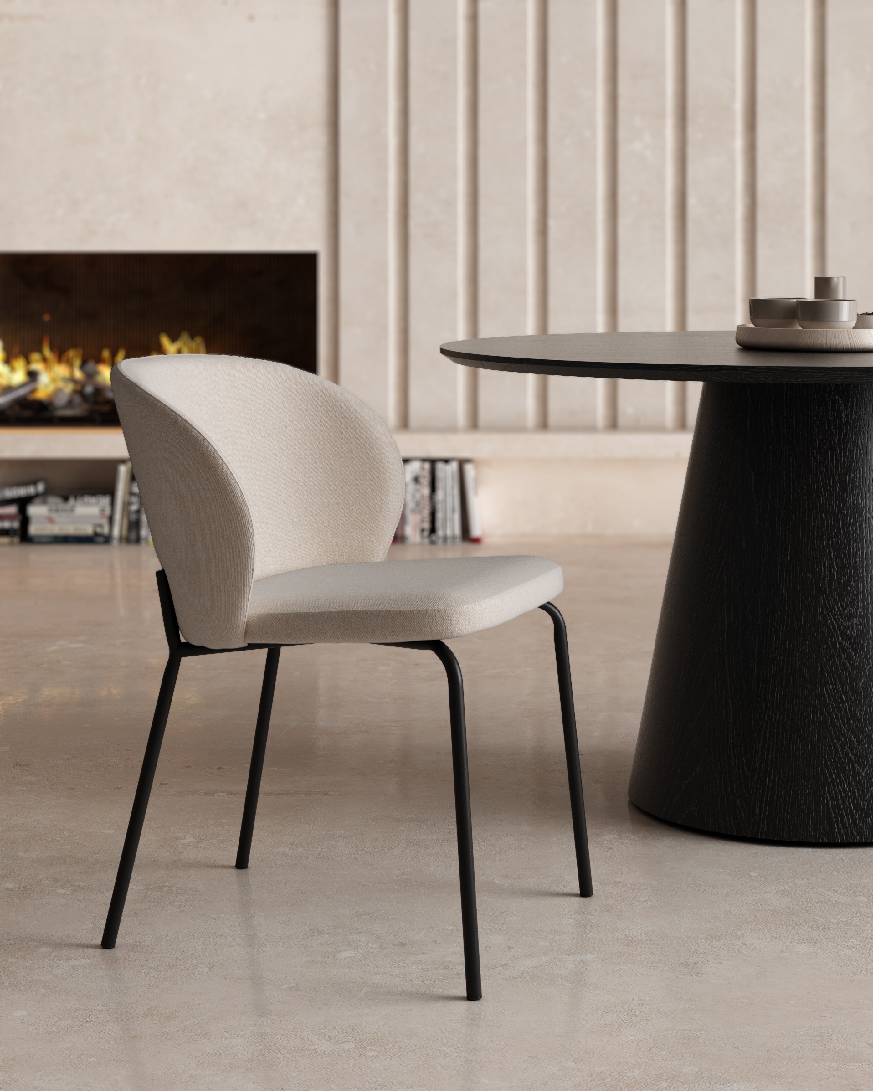 Silla Bergen con tapizado nácar y estructura metálica negro