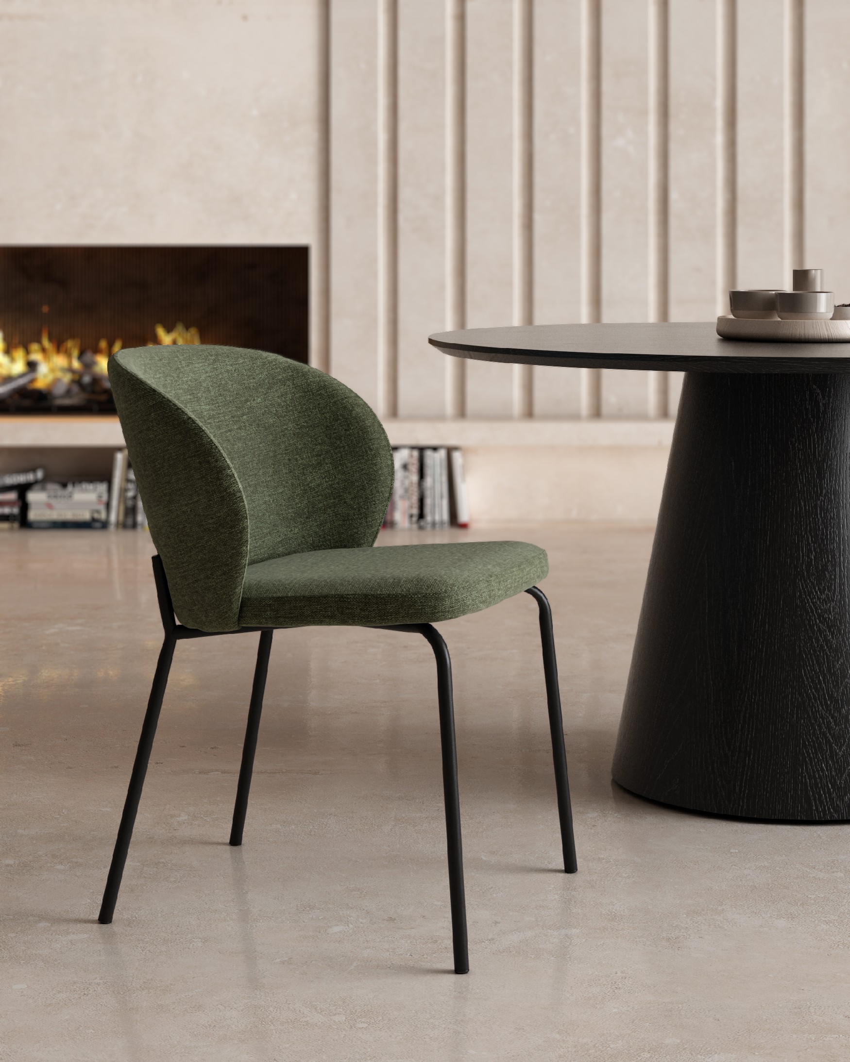 Silla Bergen con tapizado verde y patas metálicas negras