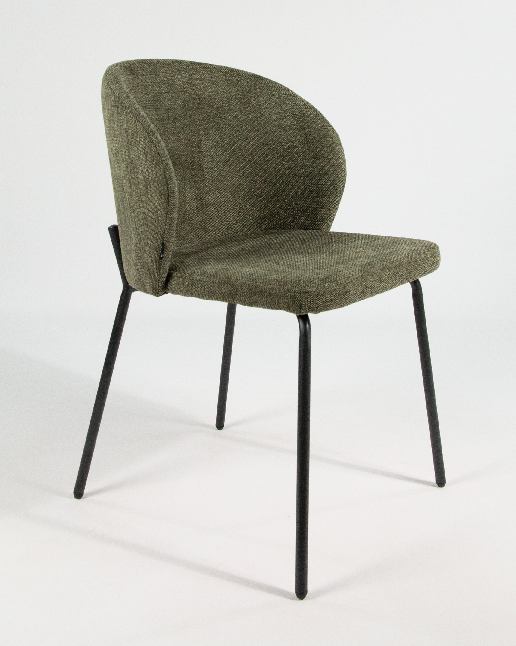 Silla Bergen con tapizado verde y patas metálicas negras