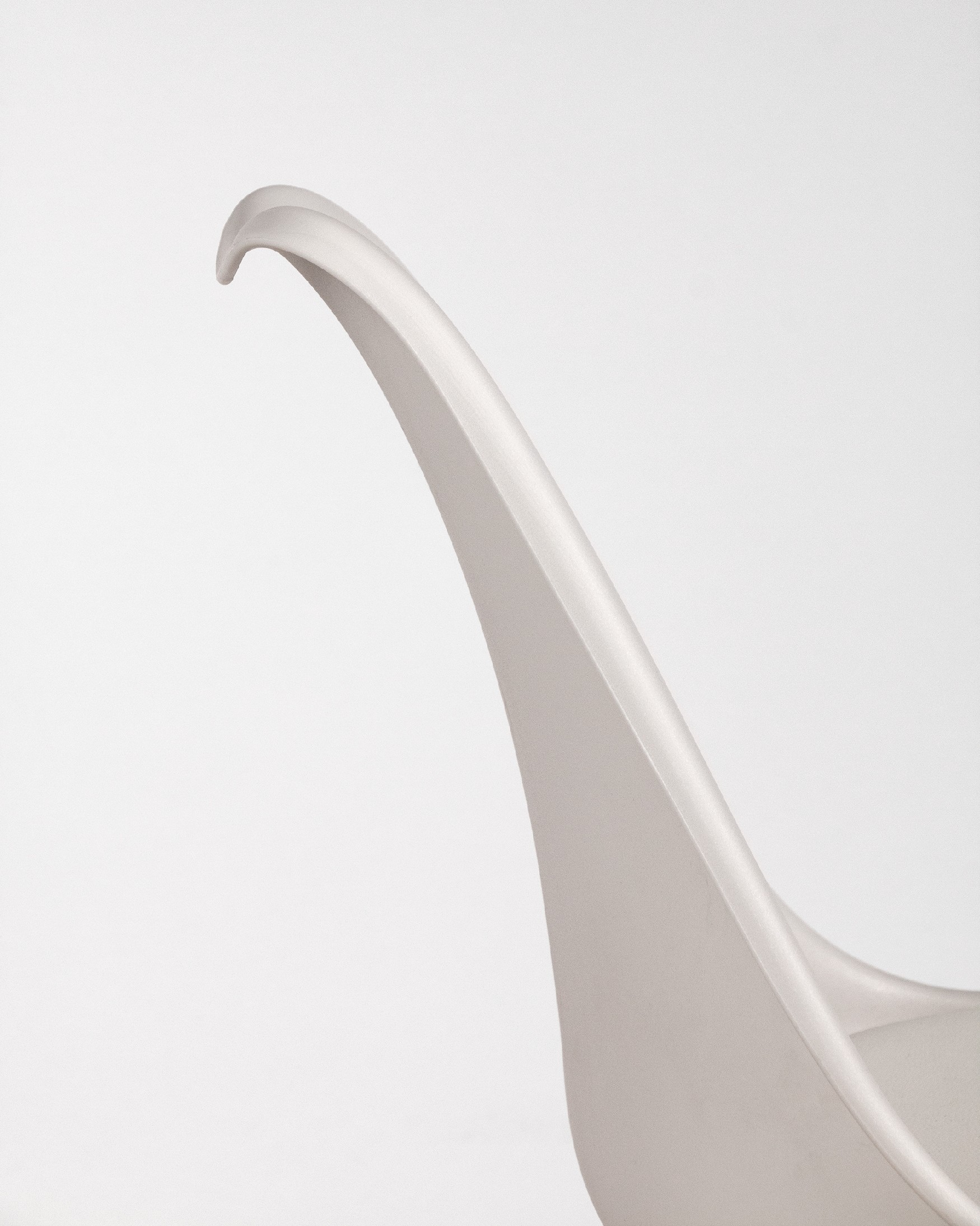 Silla Berlin con tapizado blanco y patas madera