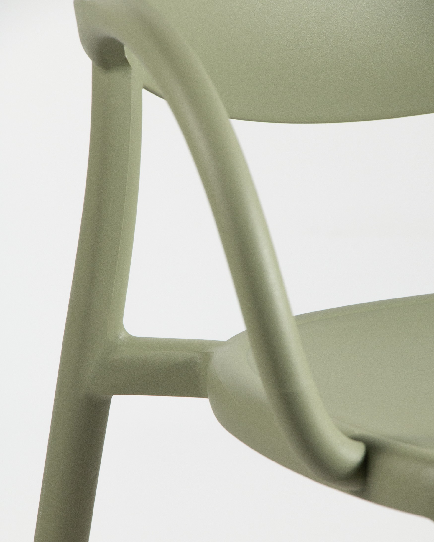 Bora chair in chalk green polypropylene