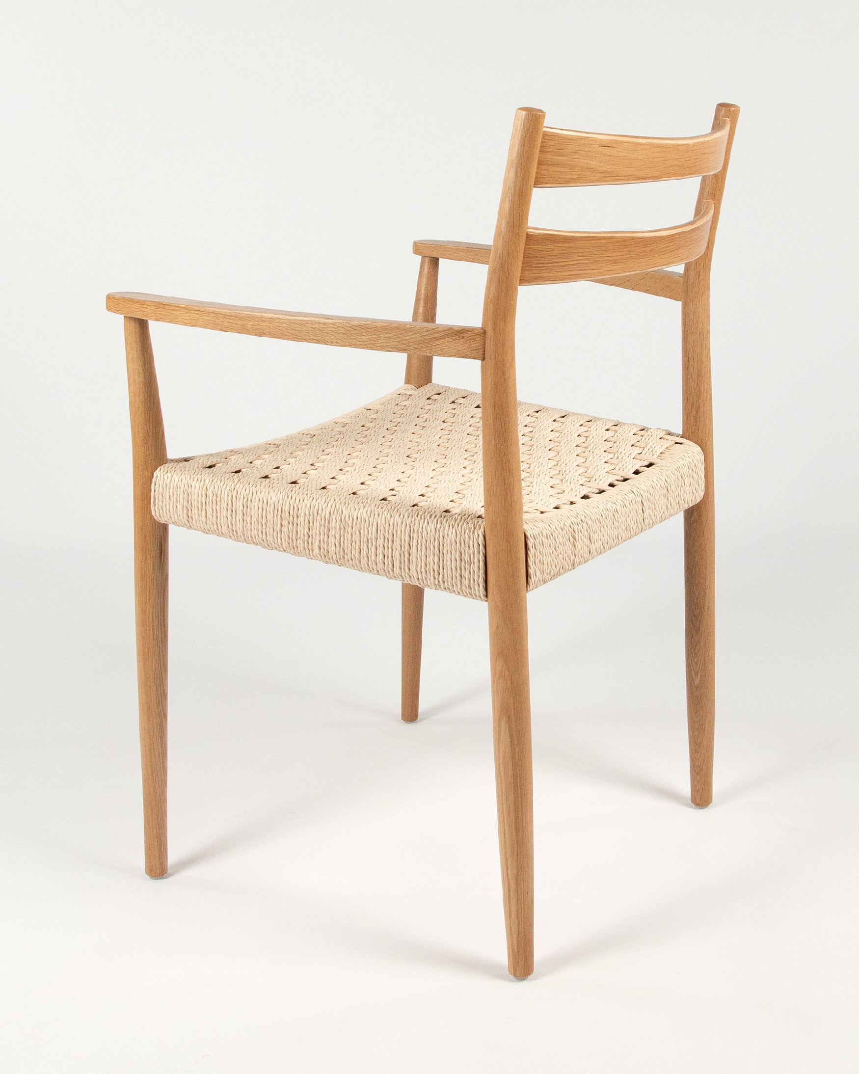 Brisa chair made of natural rope and natural oak structure