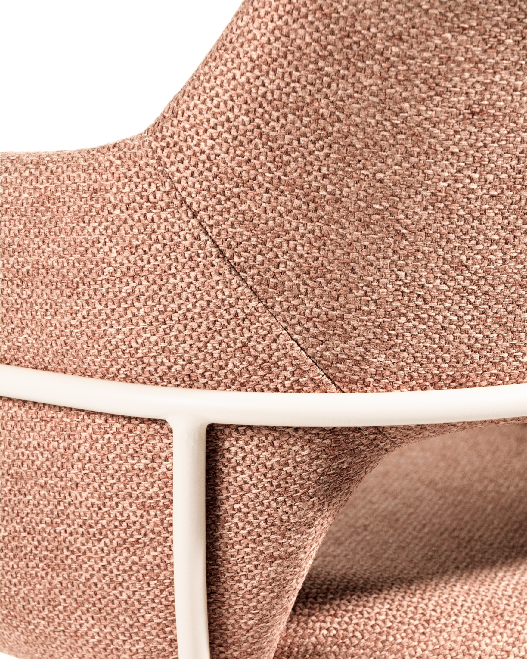 Chaise Brisbane avec rembourrage saumon et pieds métalliques ivoire