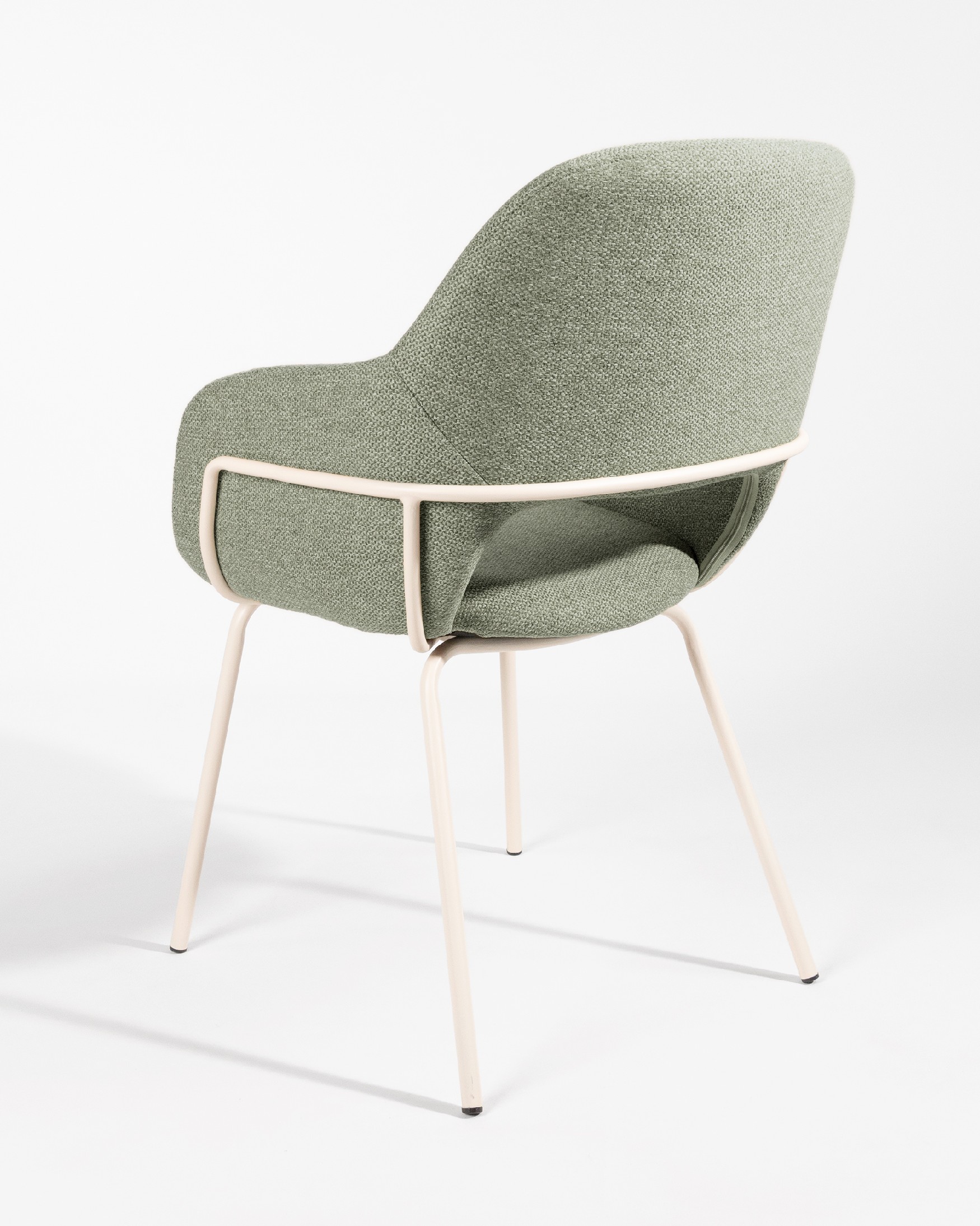 Silla Brisbane con tapizado verde y patas metálicas marfil
