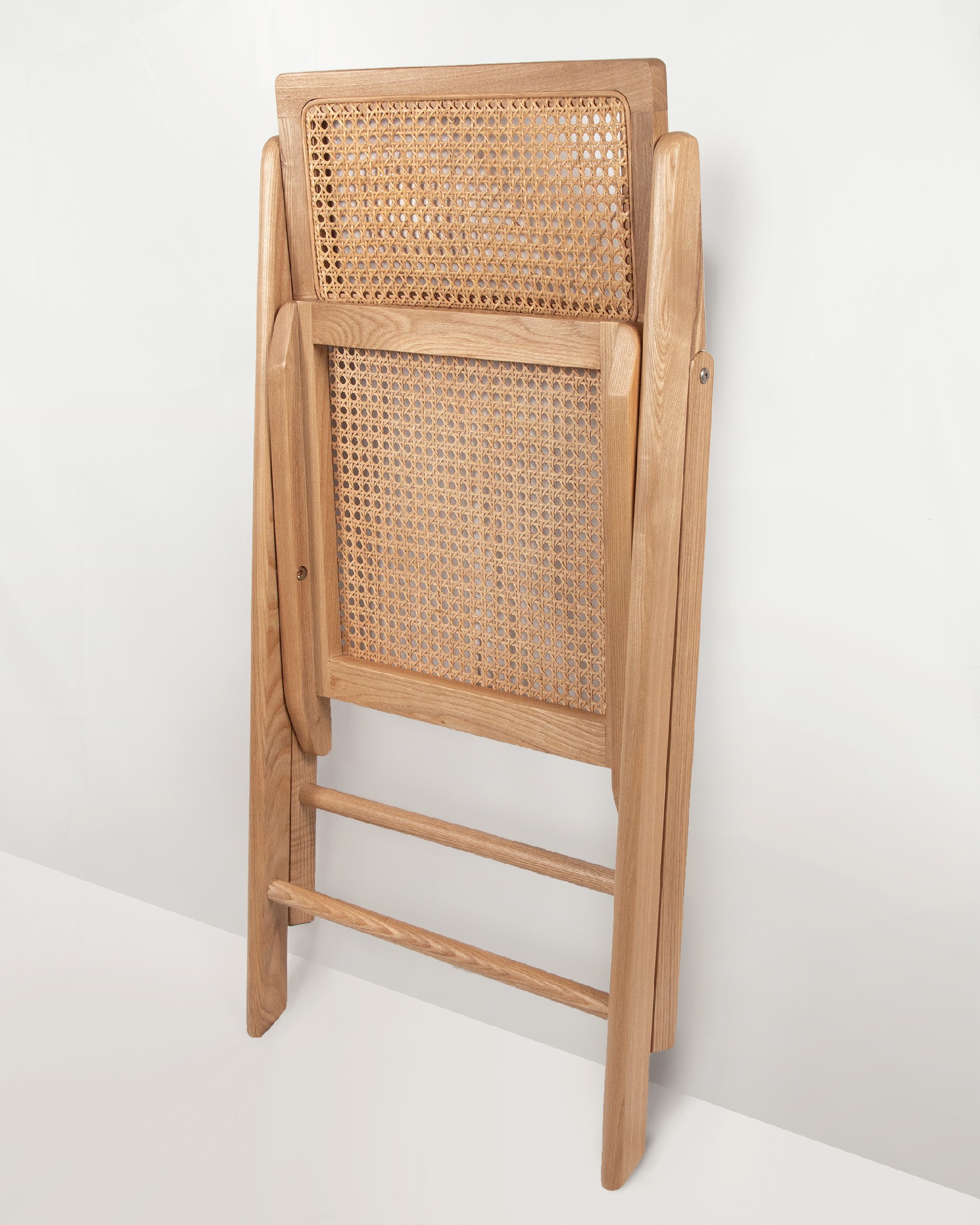 Folding chair Bruna made of rattan and natural ash