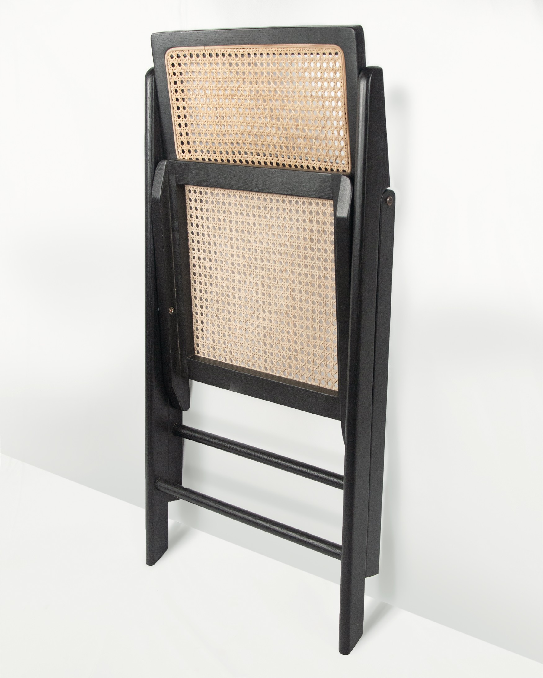 Folding chair Bruna made of rattan and black ash