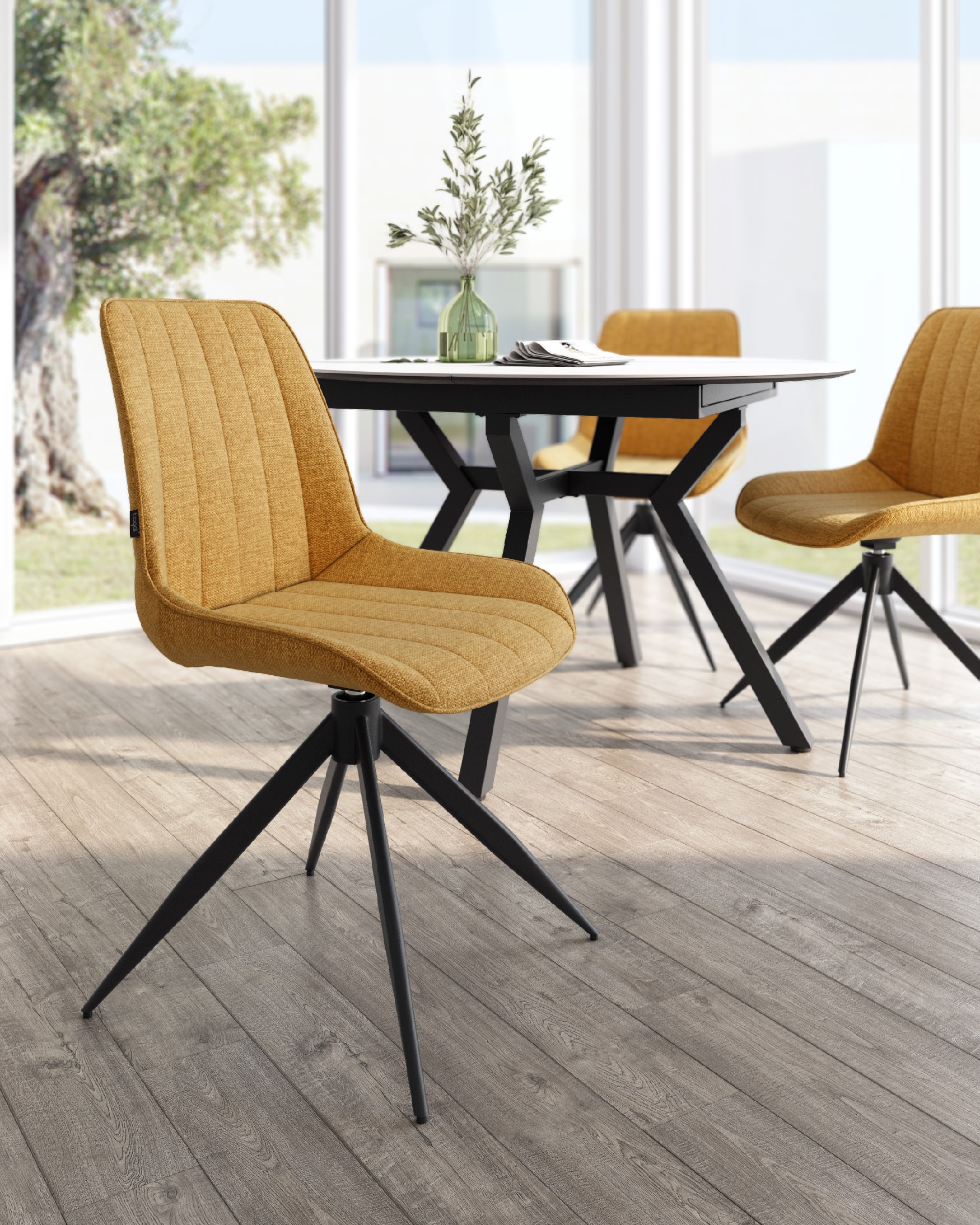 Silla Bursa giratoria 180º con función return, tapizado mostaza y patas metálicas negras