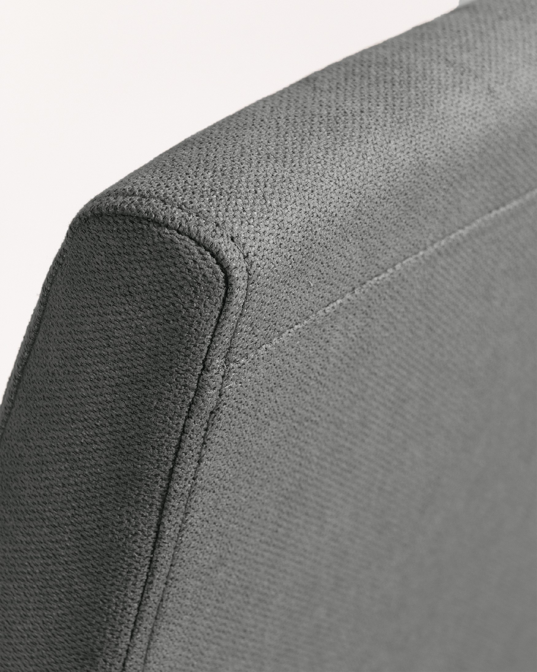 Silla Cairo con tapizado gris y patas negras