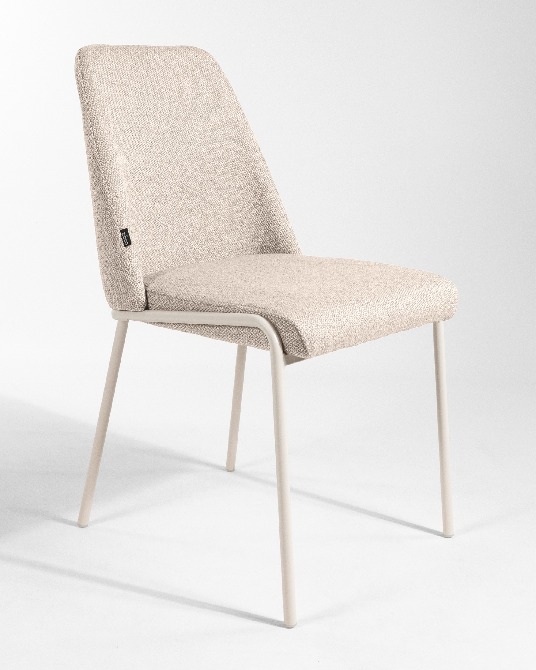 Chaise Calgary avec un revêtement marron et des pieds en métal ivoire