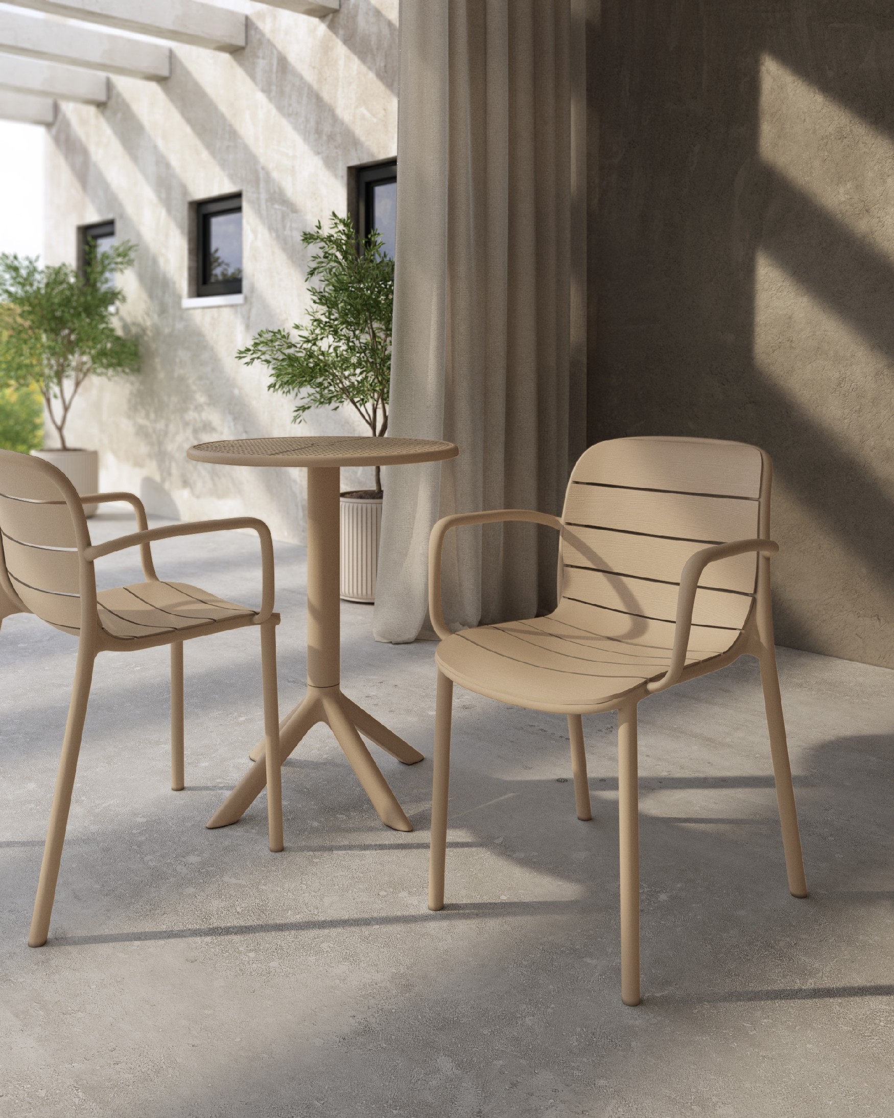 Cancún chair in sand-coloured polypropylene