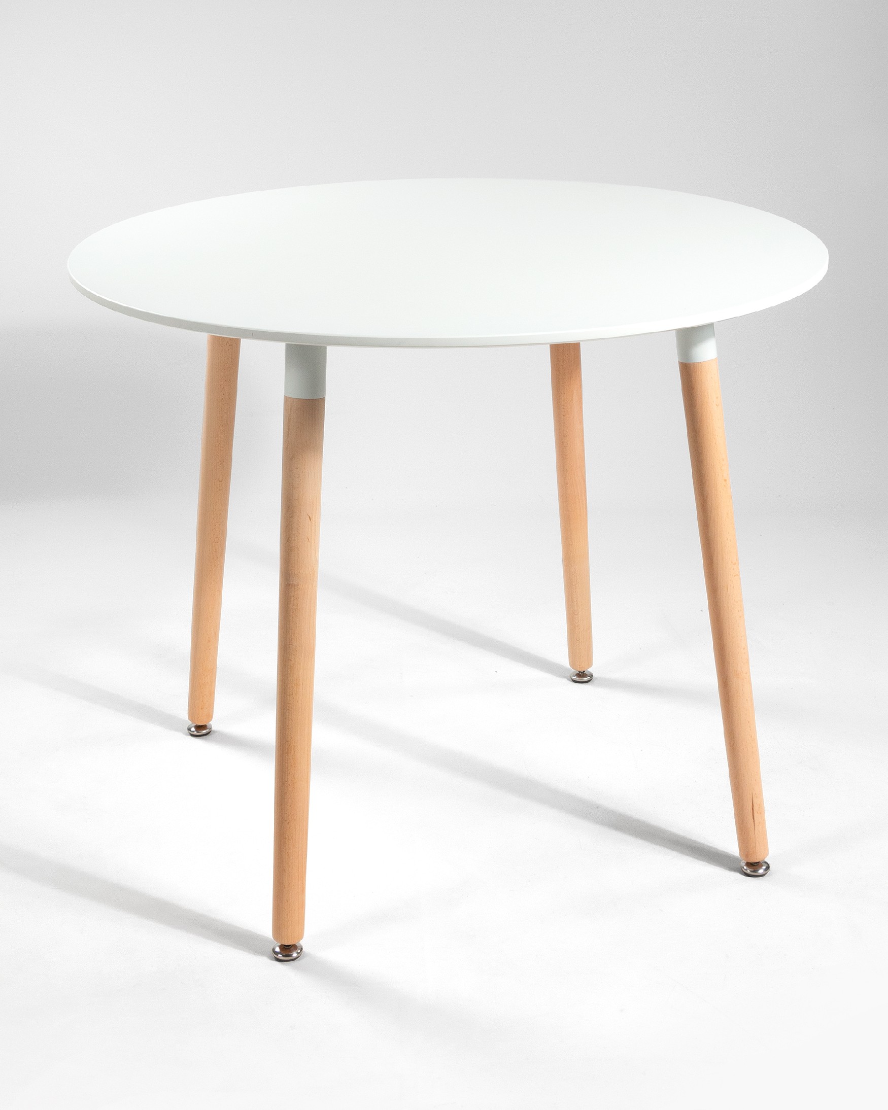 Mesa Caribe redonda con sobre de MDF lacado en blanco y patas de madera Ø 90 cm