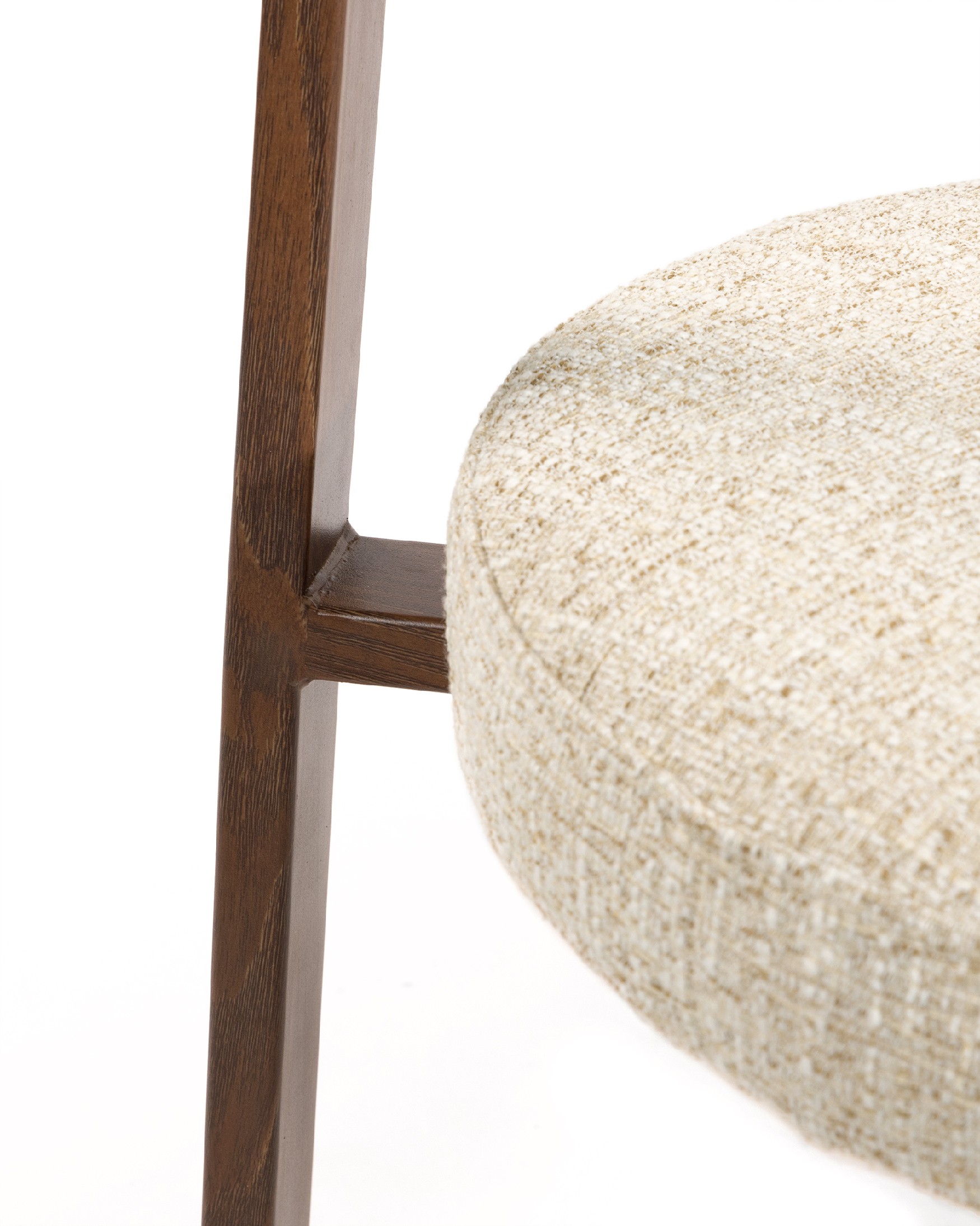 Casper chair with champagne upholstery and metal structure with wood finish