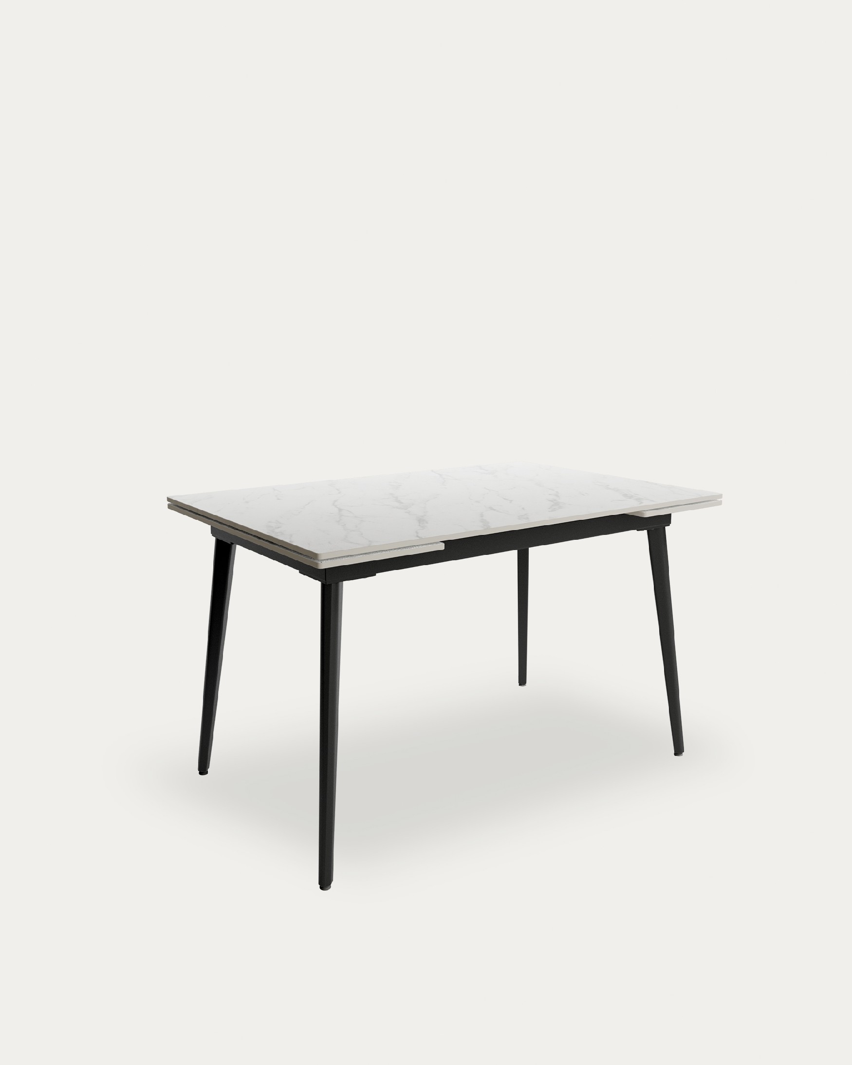 Mesa Celeb extensible con sobre de porcelánico carrara y pata metálica negra 120(180) x 80 cm
