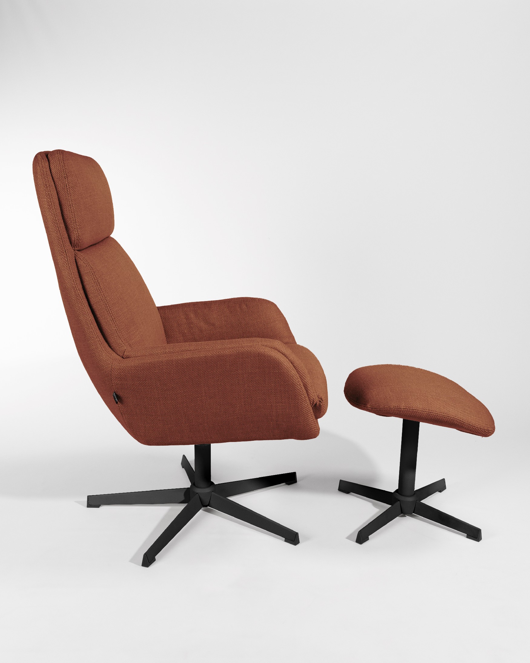Swivel armchair Citrea with black structure and terracotta upholstery