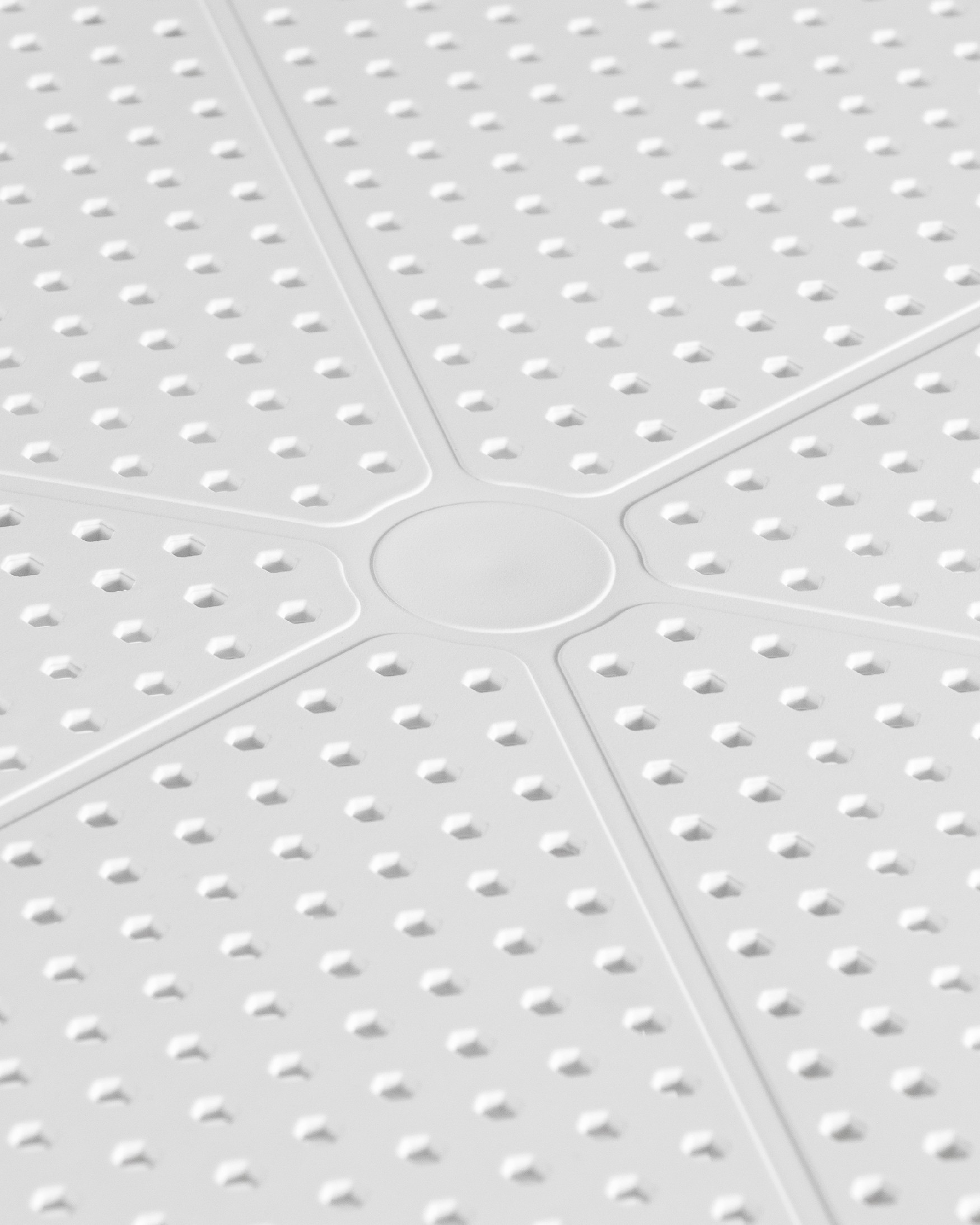 Round outdoor Cocoa table made of white polypropylene Ø 60 cm