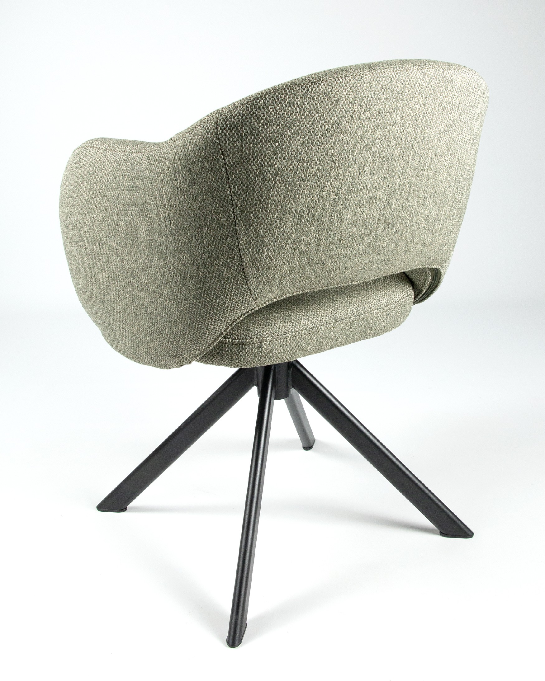 Chaise Cork avec rembourrage vert et pieds métalliques noirs