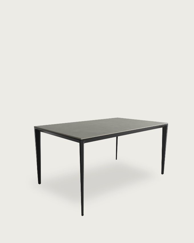 Cortes table with porcelain finish and black metal leg 140 x 90 cm