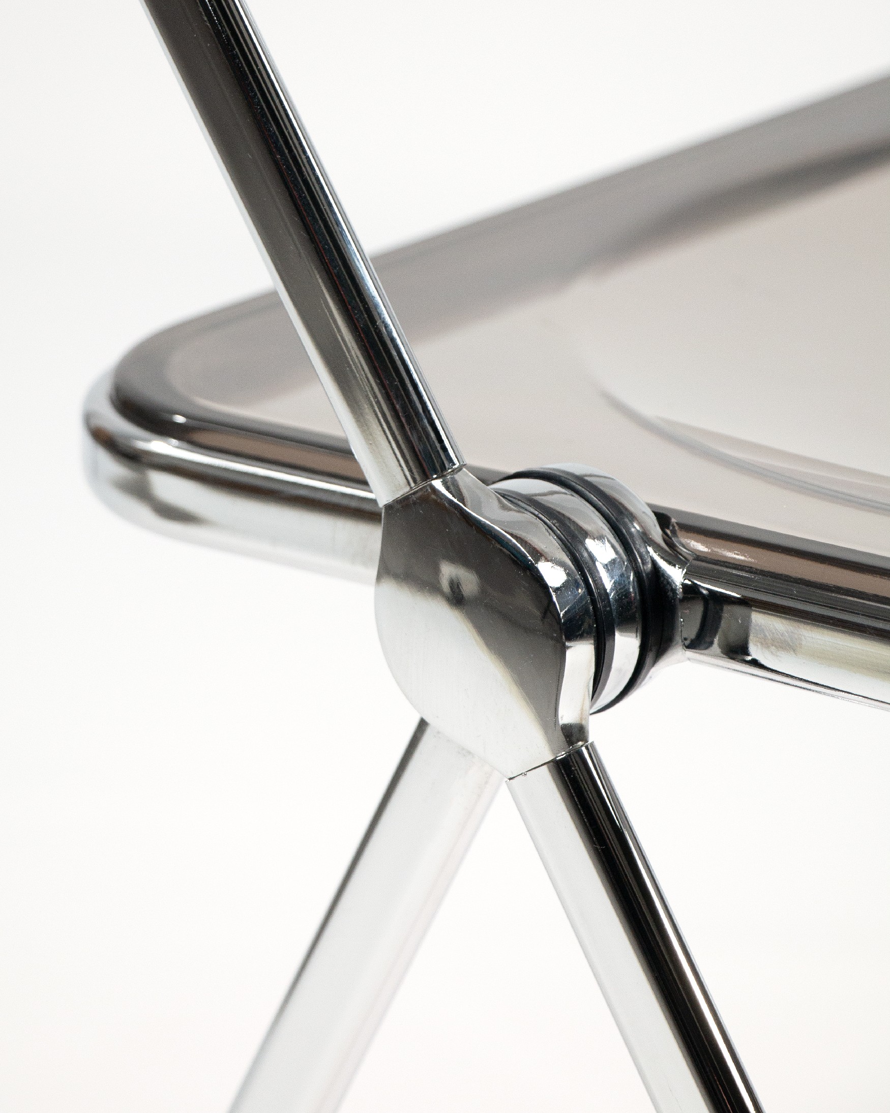 Cuzco folding chair made of metal and smoke resin