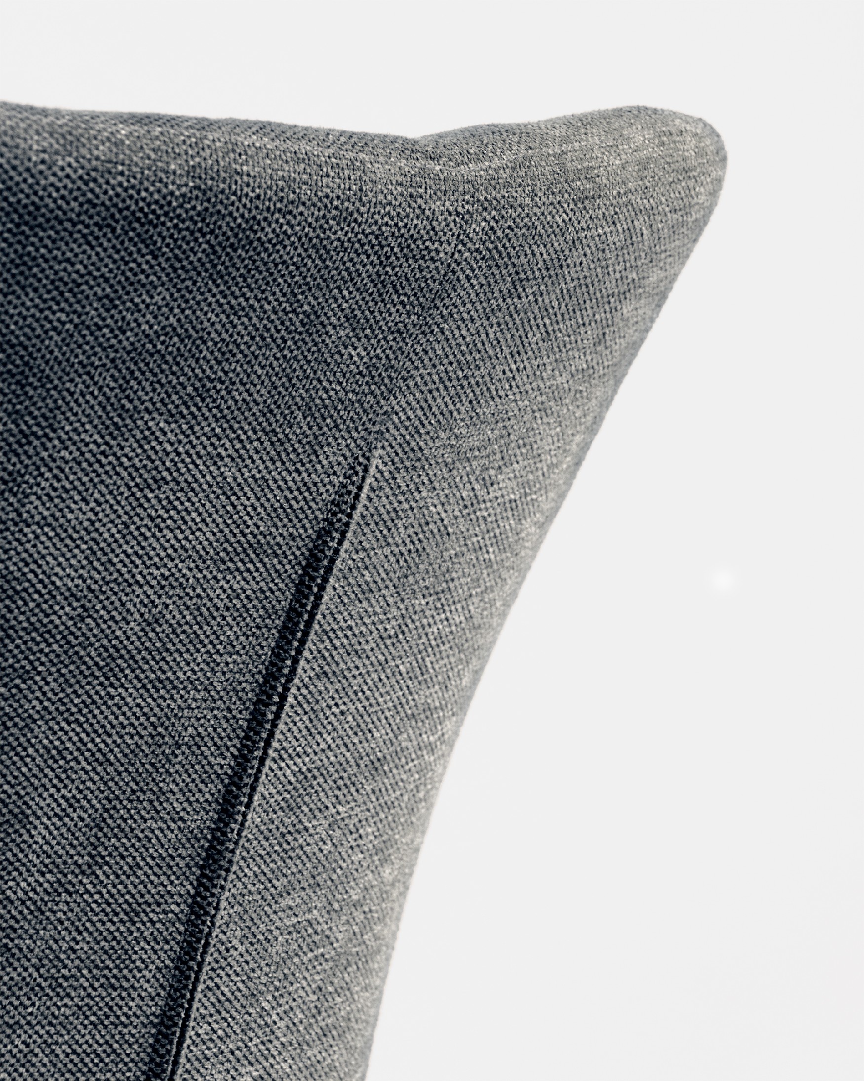Silla Dallas con tapizado gris y patas metálicas negras