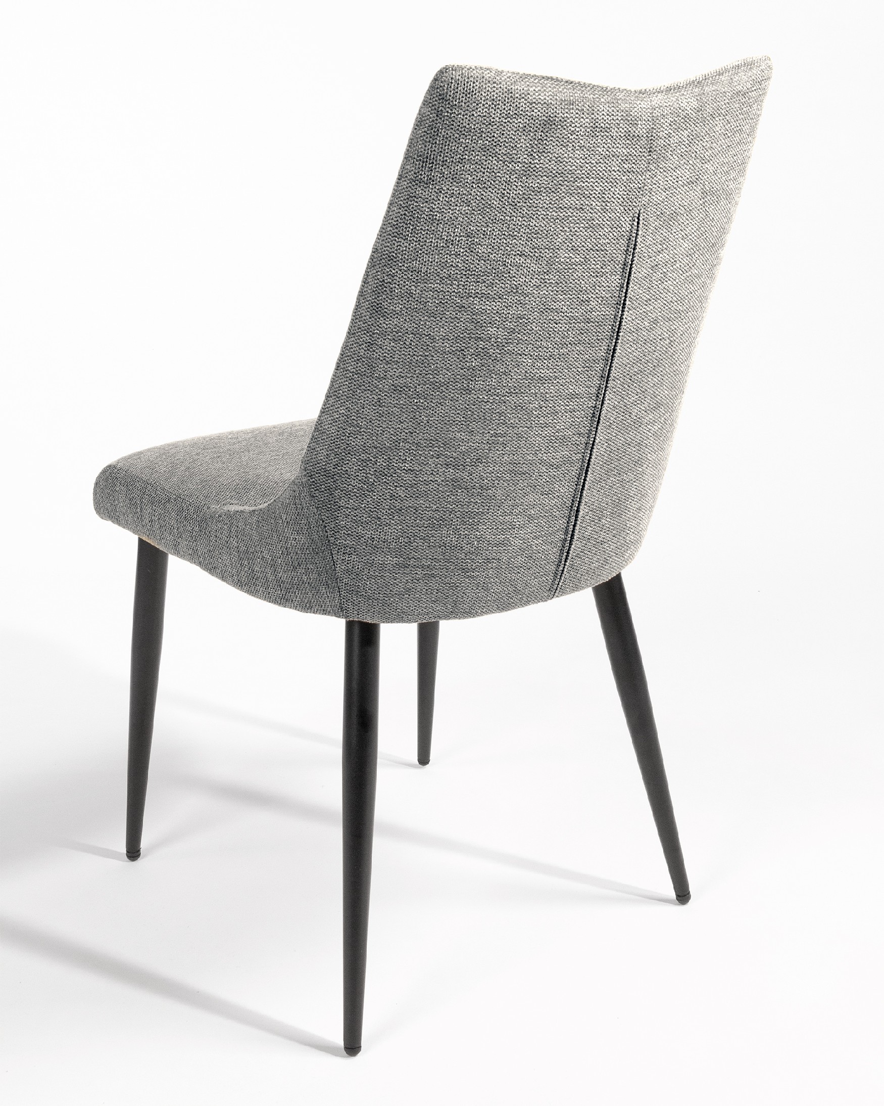Chaise Denver avec un revêtement gris et des pieds métalliques noirs