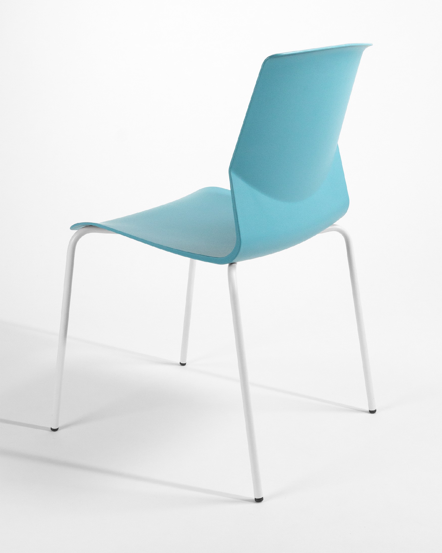 Silla Derby de polipropileno azul y patas metálicas blancas