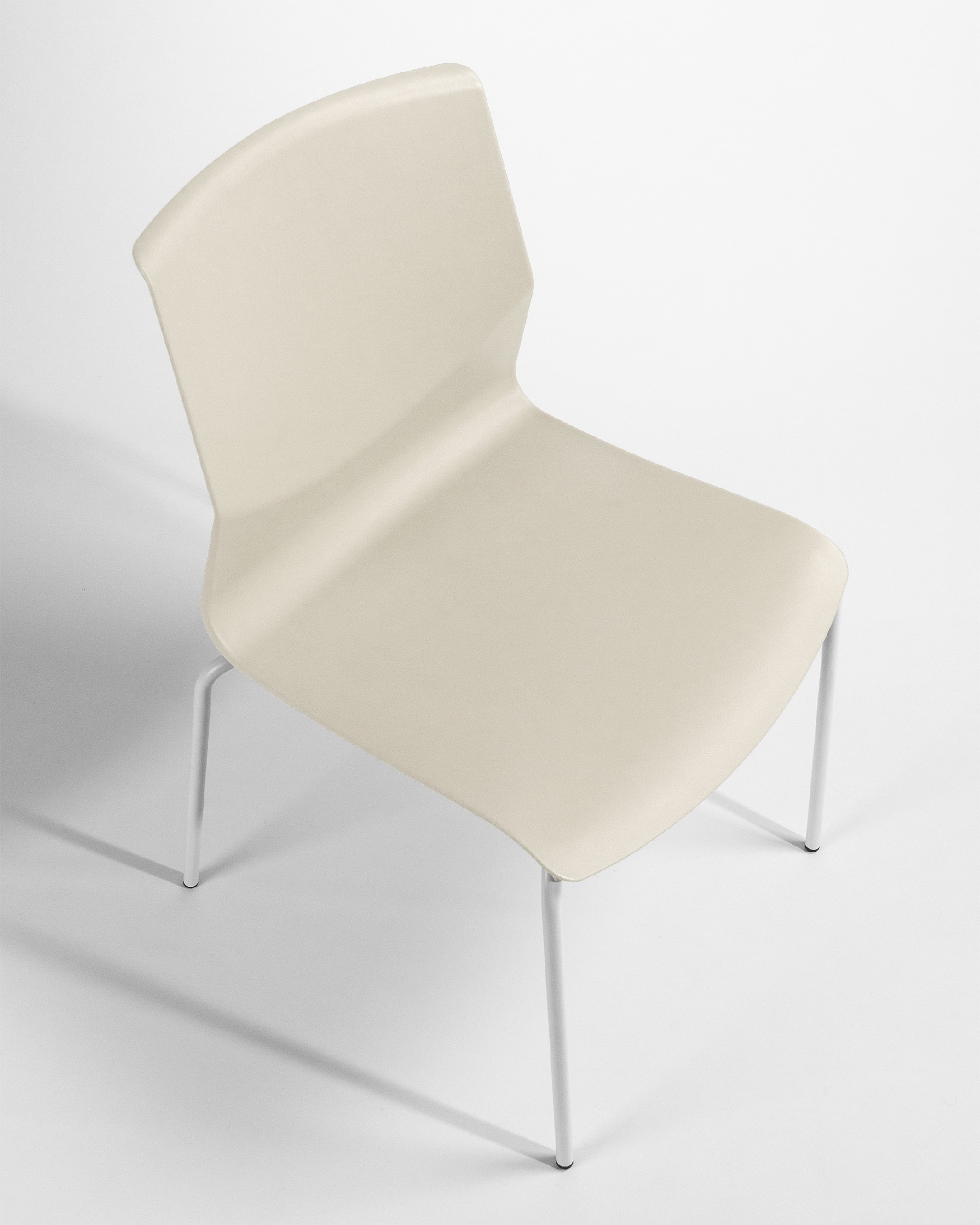 Derby chair in pearl polypropylene with white metal legs