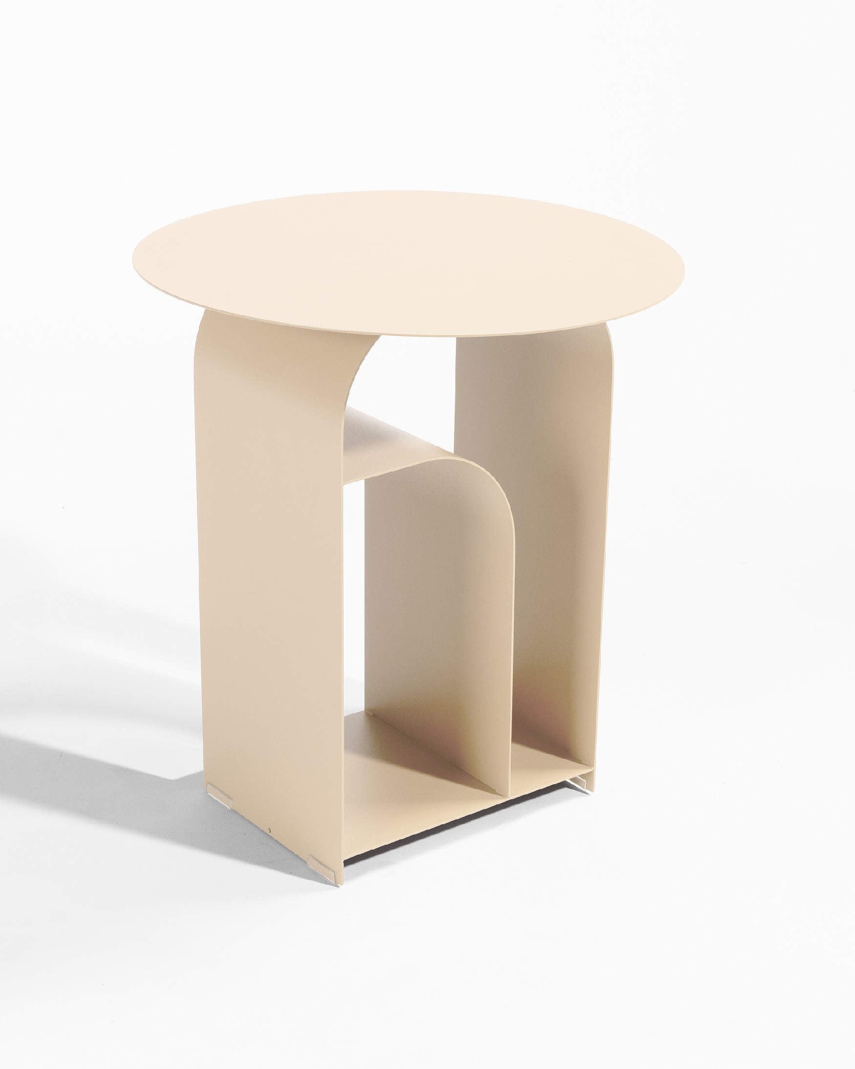 Table d'appoint ronde Dorian en métal laqué beige Ø 38 cm