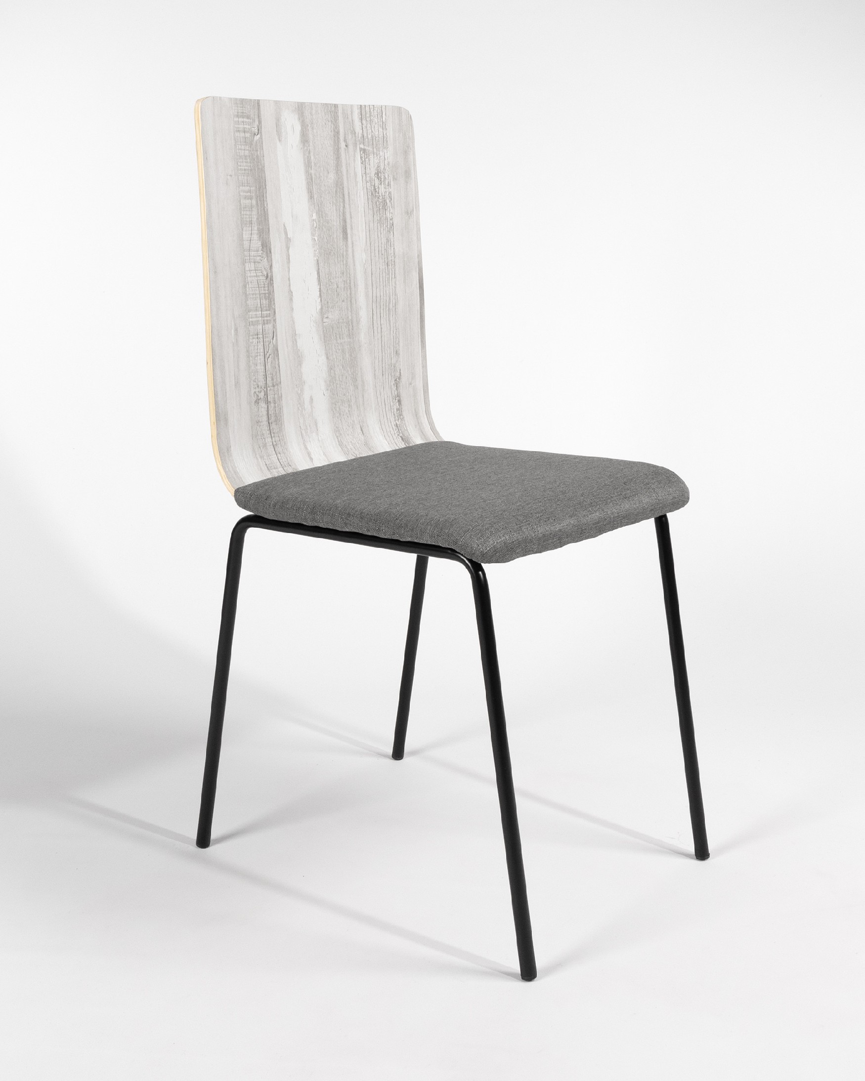 Dubai chair with gray upholstery, articulated backrest, and black metal legs