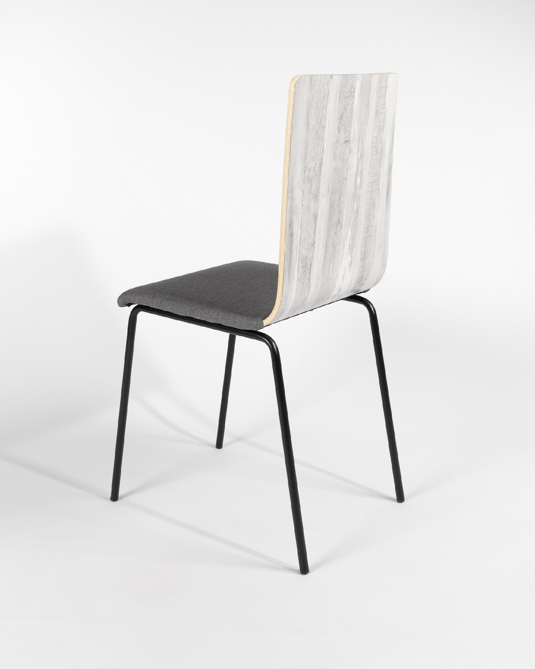 Dubai chair with gray upholstery, articulated backrest, and black metal legs