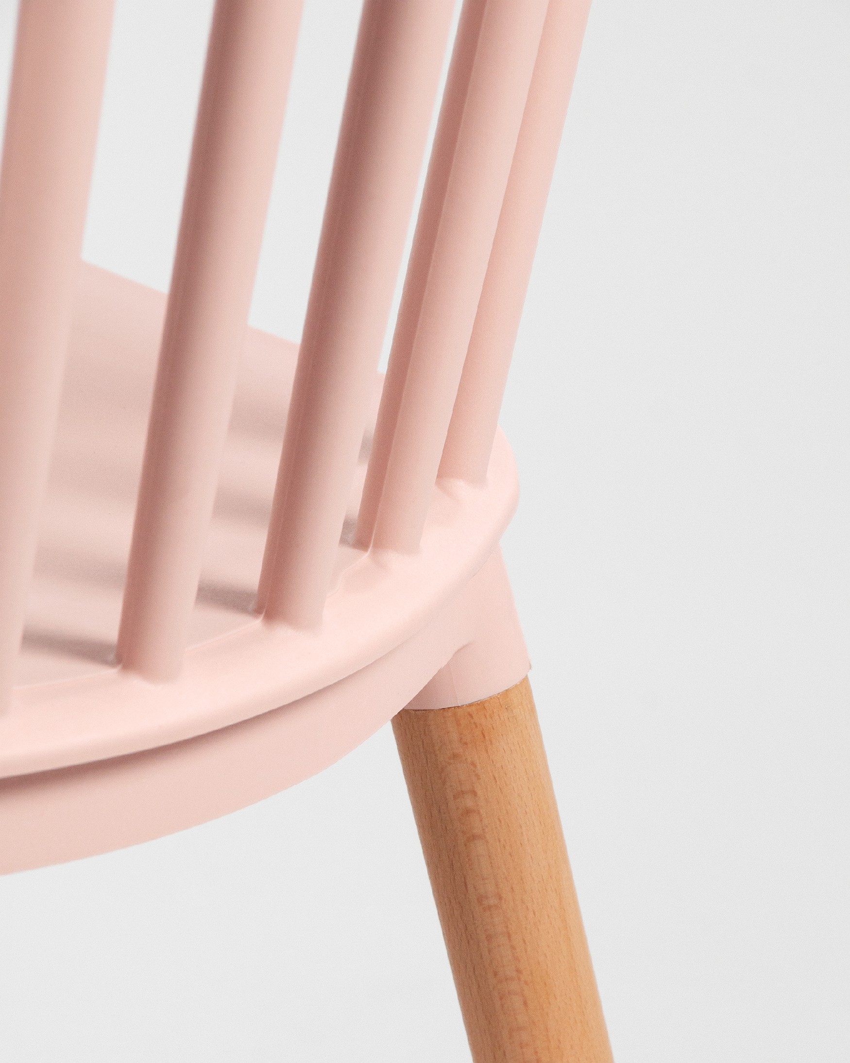 Silla Dublin con tapizado rosa y patas de haya