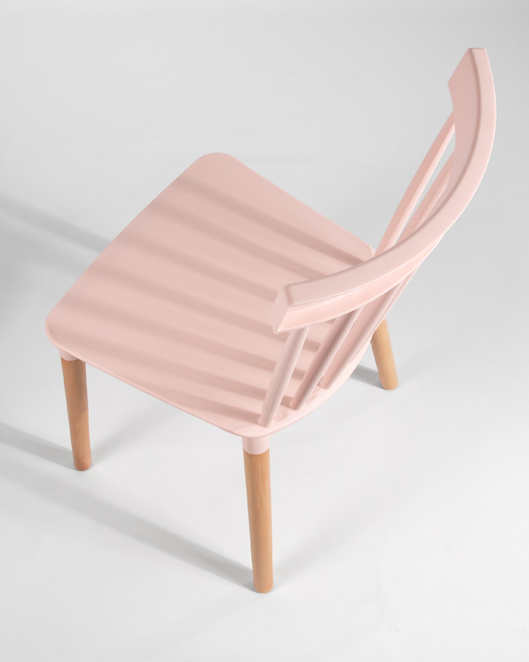 Silla Dublin con tapizado rosa y patas de haya