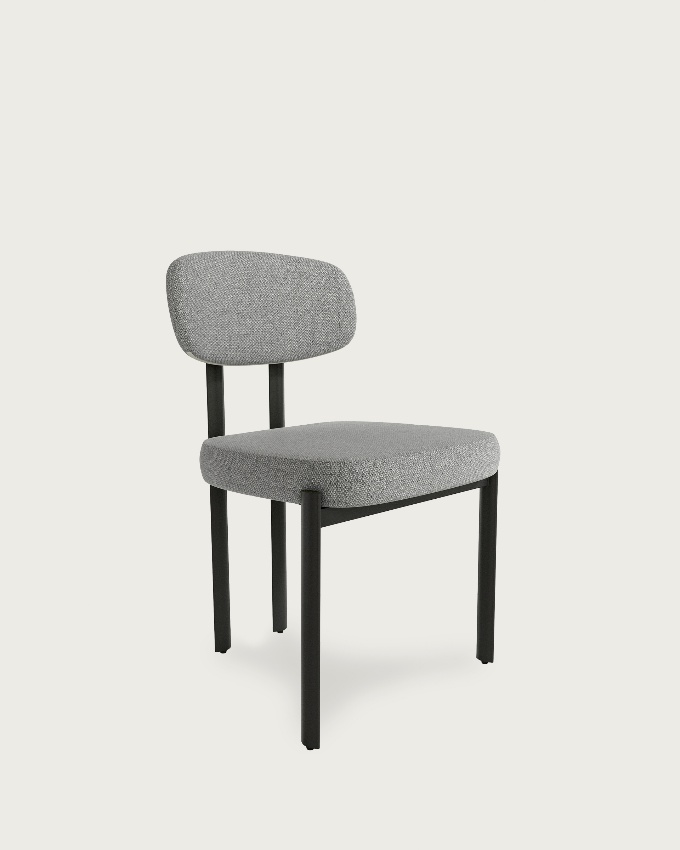 Silla Durban con tapizado gris y patas metálicas negras