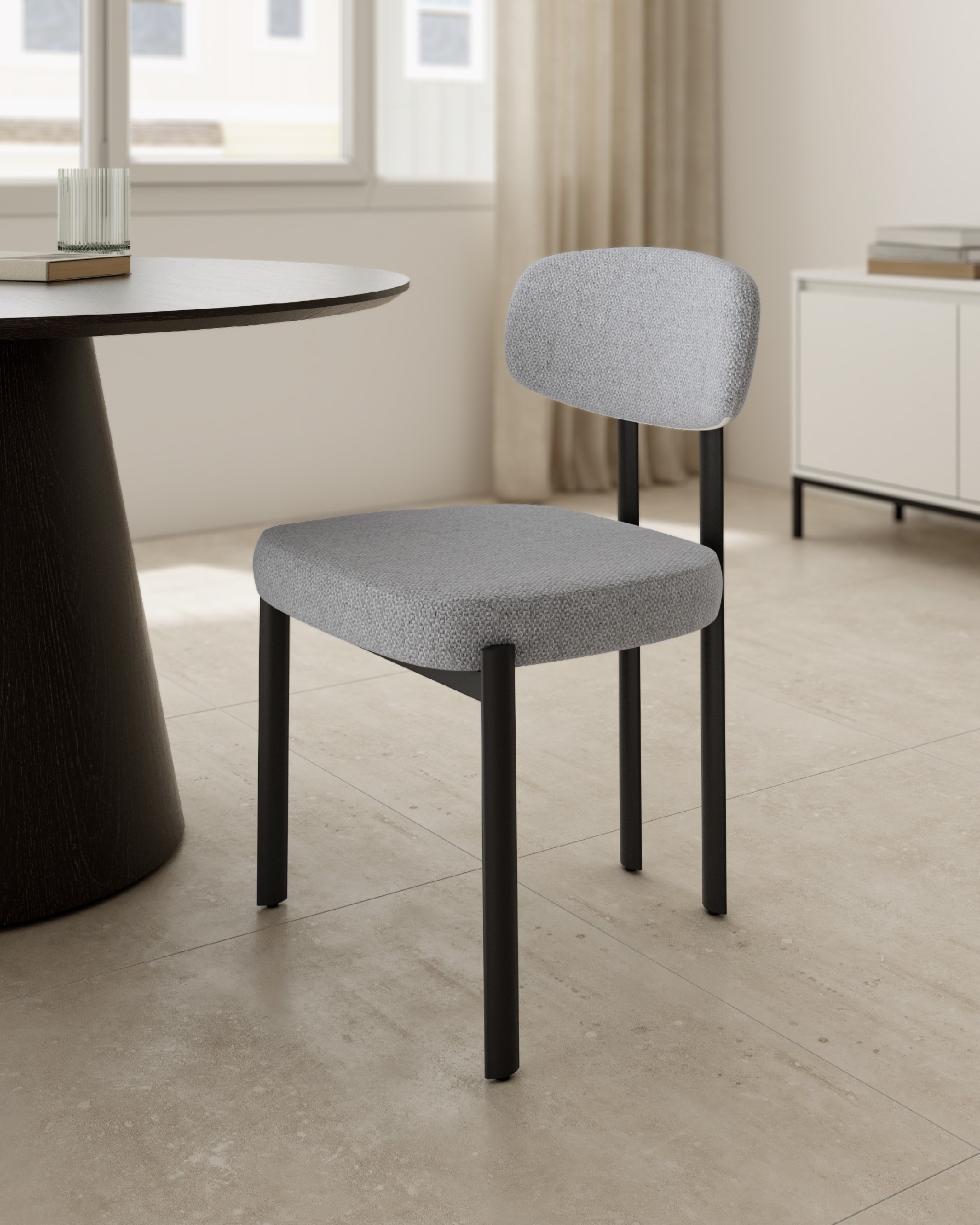 Chaise Durban avec rembourrage gris et pieds métalliques noirs