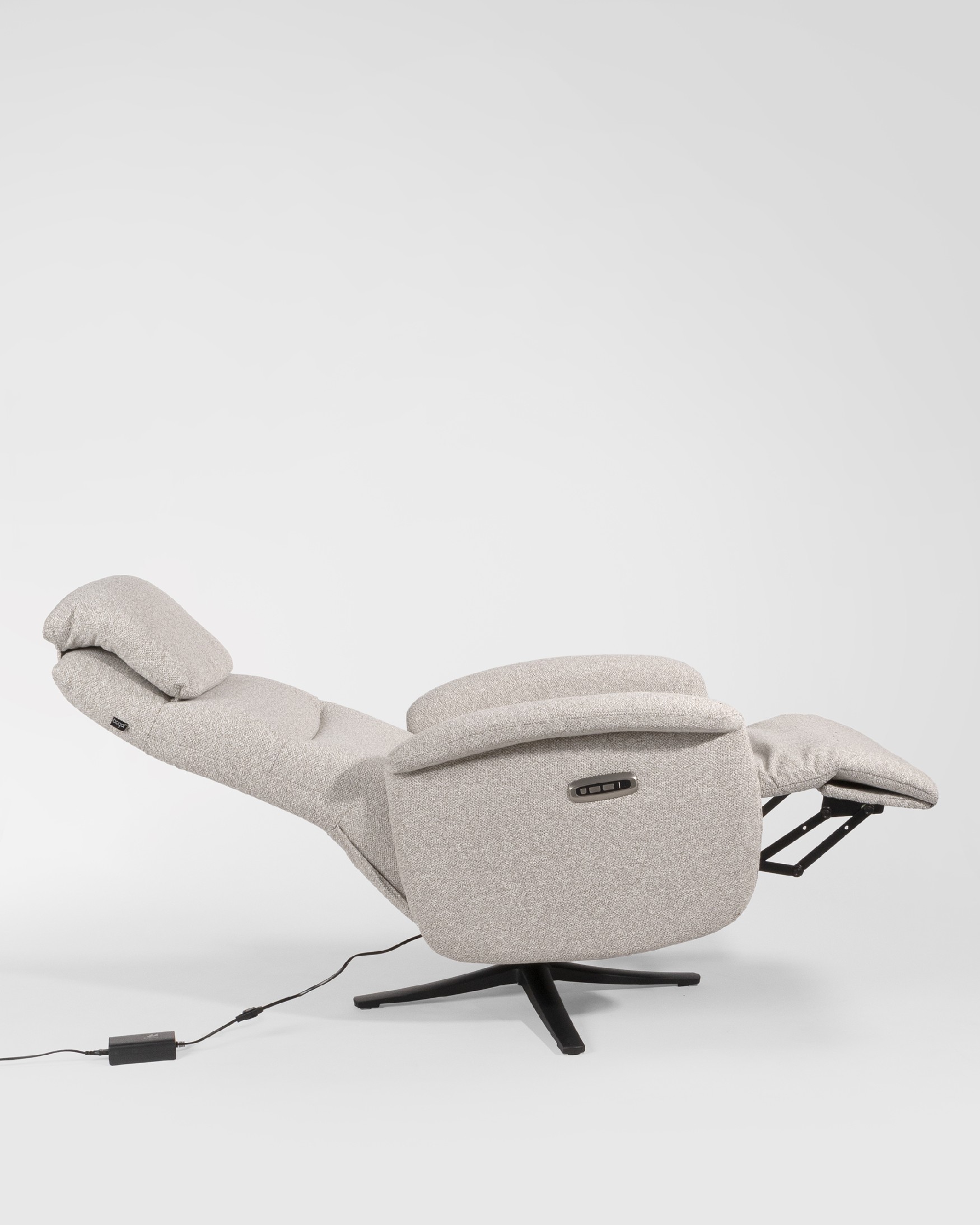 Elia electric swivel recliner with sand upholstery and black metal leg (2 motors)