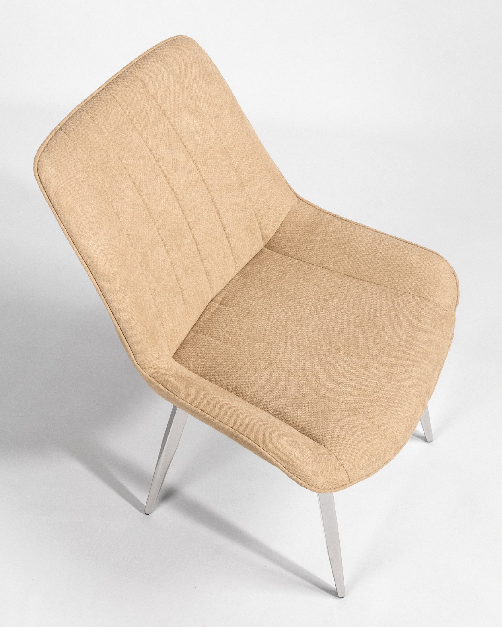 Chaise Istanbul avec revêtement crème et pieds chromés