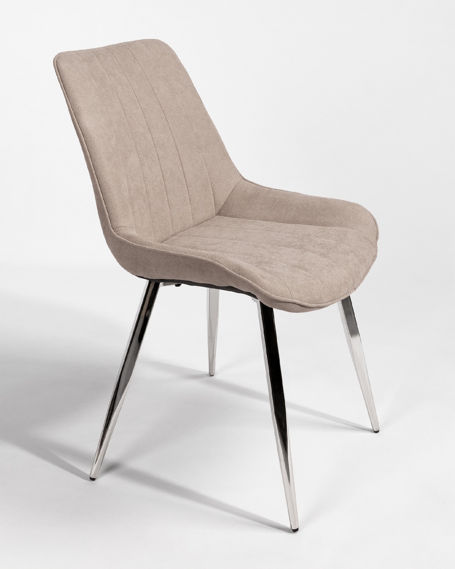Silla Estambul con tapizado perla y patas cromadas