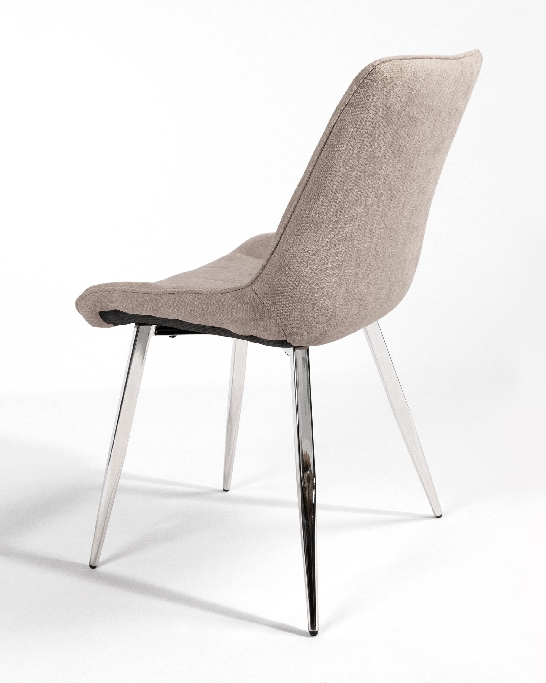 Silla Estambul con tapizado perla y patas cromadas