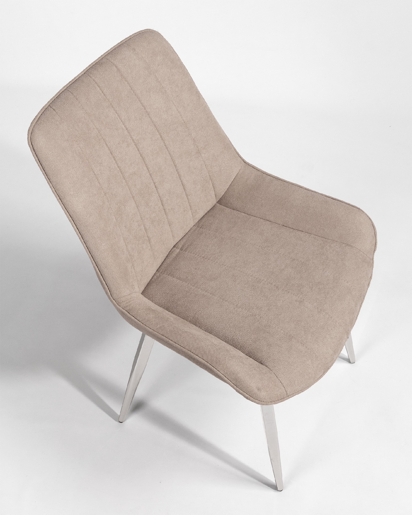 Silla Estambul con tapizado perla y patas cromadas