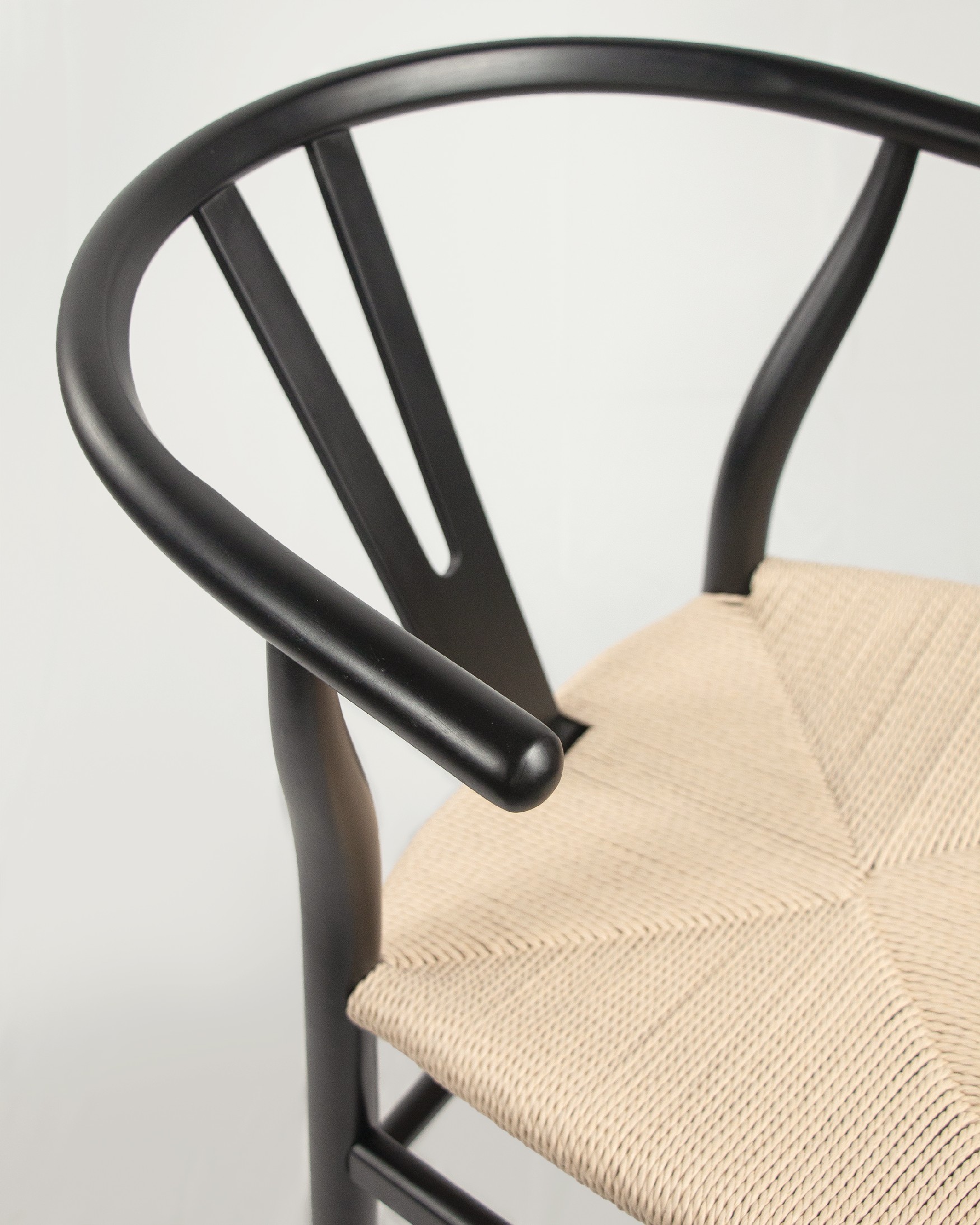 Chaise Etna en corde naturelle et structure en hêtre noir