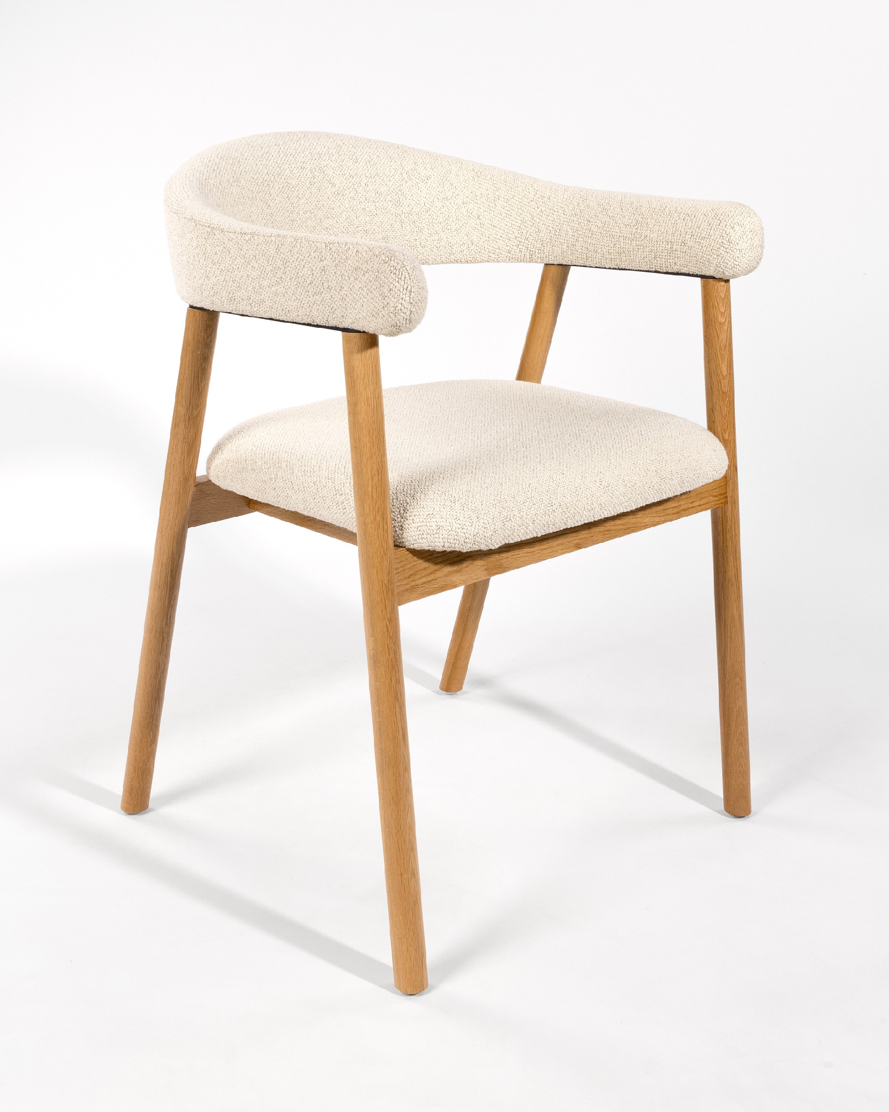 Feng chair with wooden structure and ivory upholstery