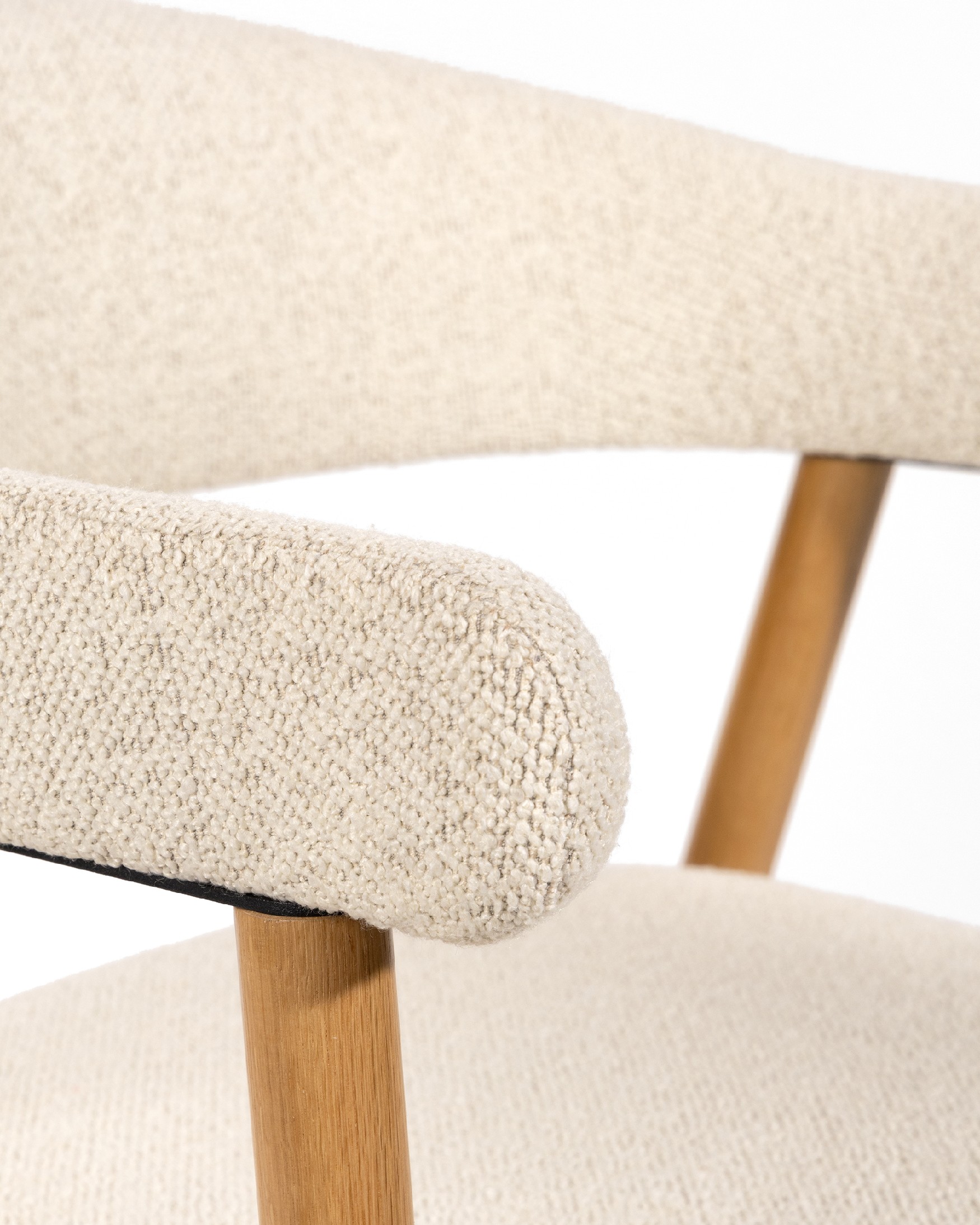 Feng chair with wooden structure and ivory upholstery