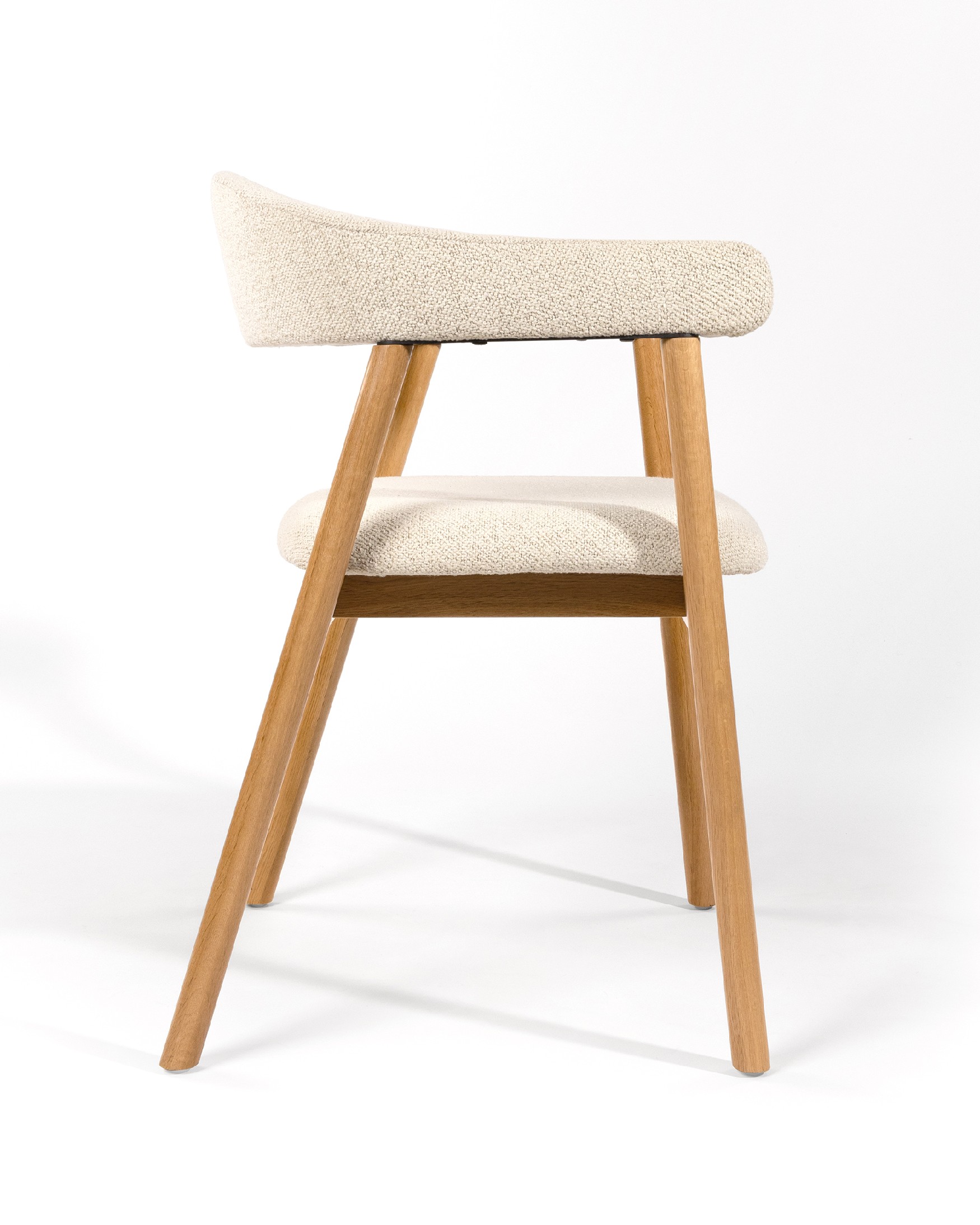 Feng chair with wooden structure and ivory upholstery