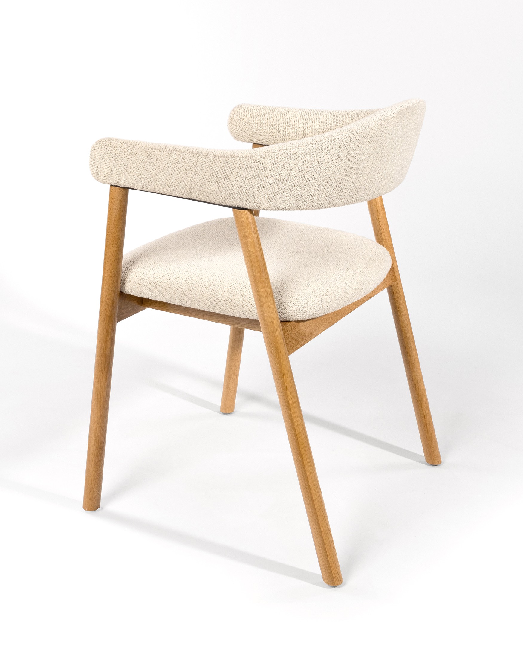 Feng chair with wooden structure and ivory upholstery