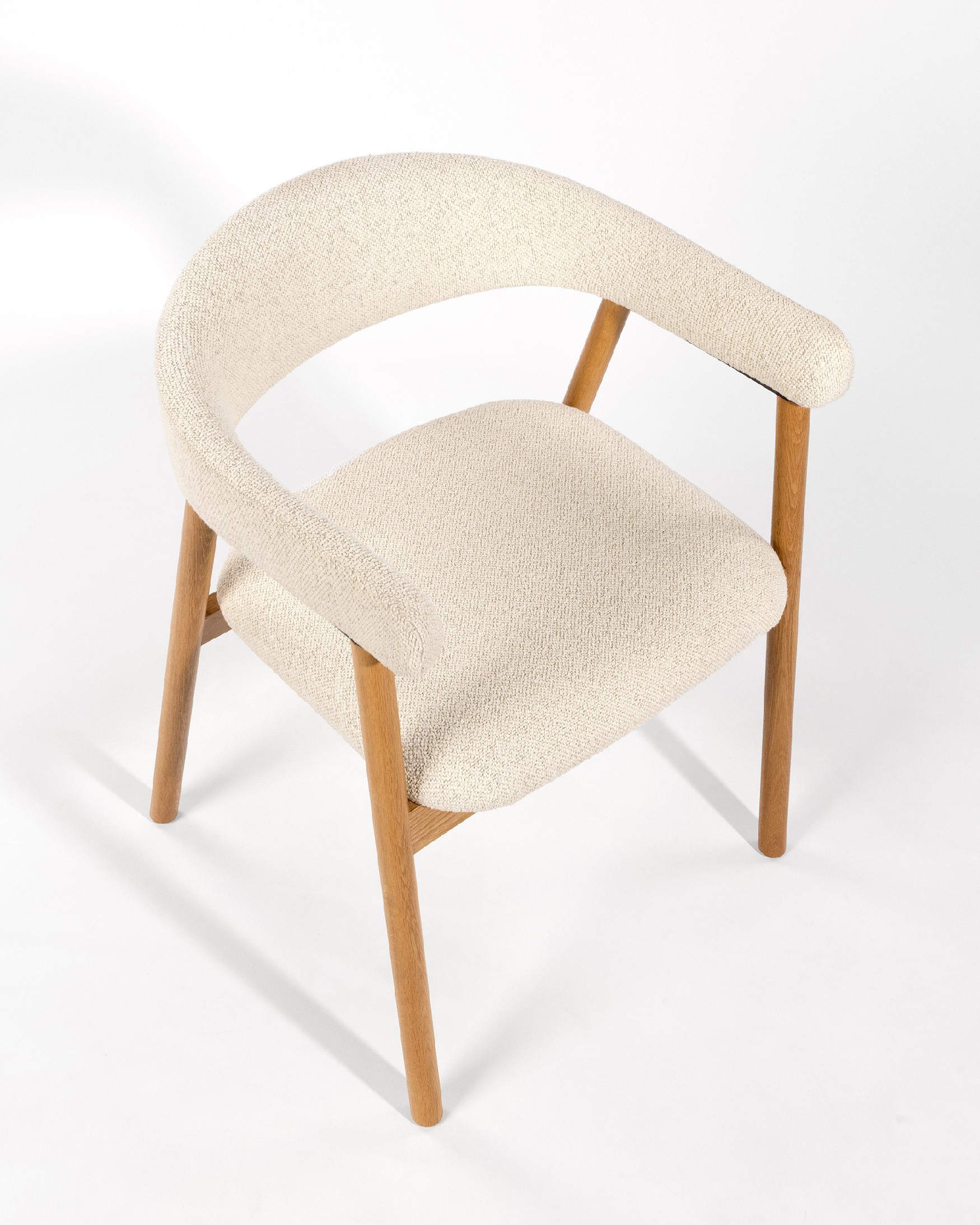 Feng chair with wooden structure and ivory upholstery