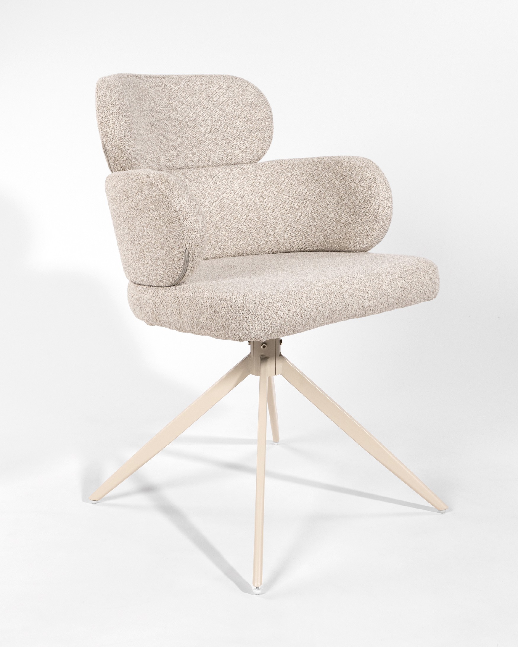 Chaise Florencia pivotante 360º avec revêtement sable et pieds métalliques ivoire