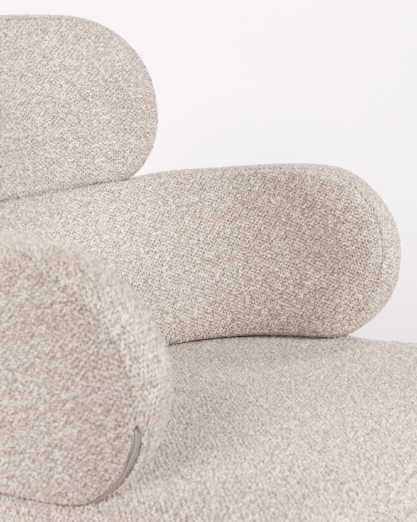 Chaise Florencia pivotante 360º avec revêtement sable et pieds métalliques ivoire