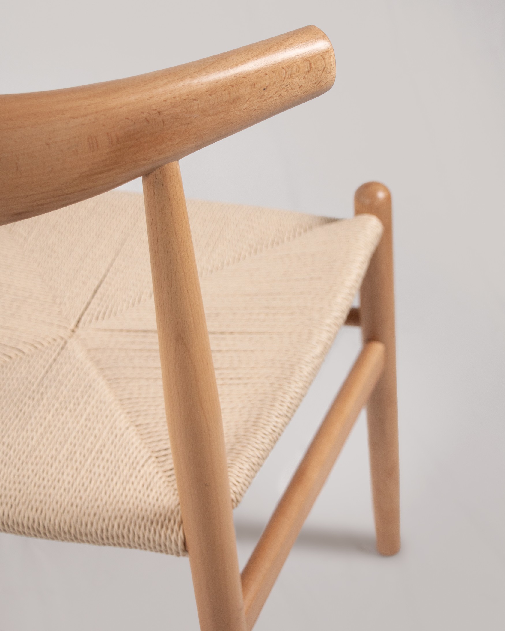 Fuji chair with natural rope and natural beech structure