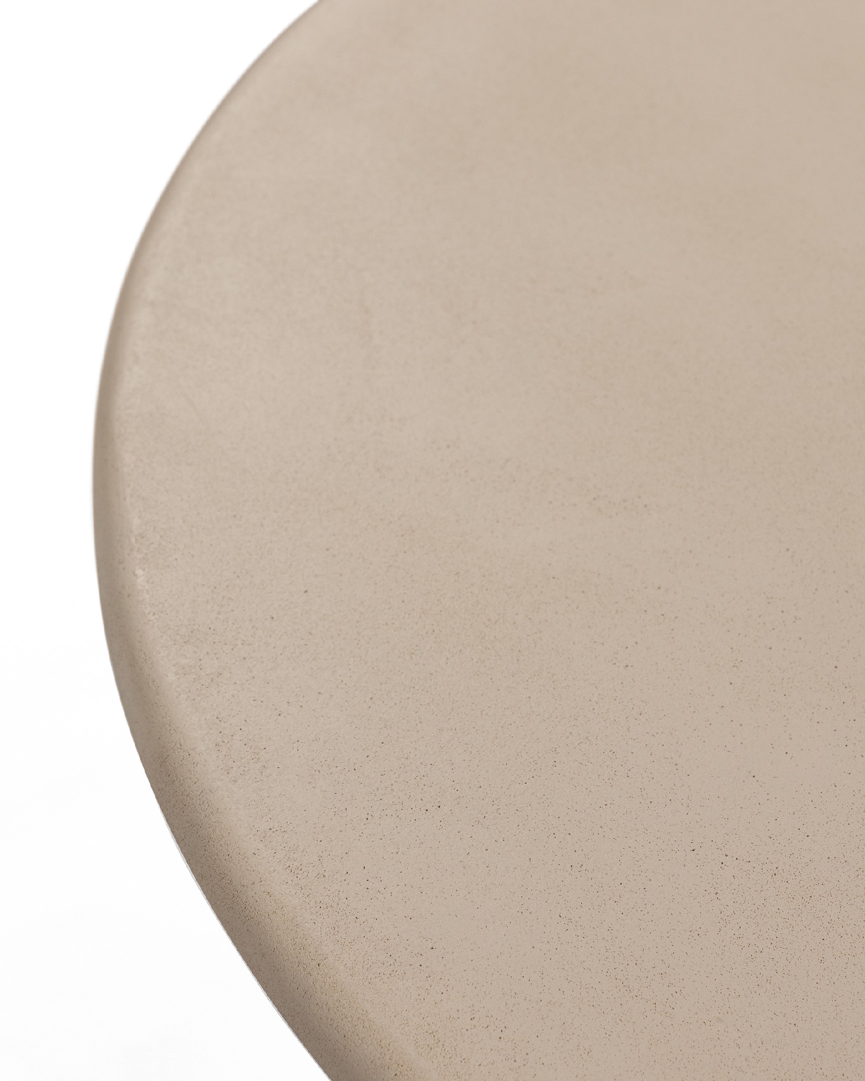 Mesa auxiliar Gaia redonda de MDF con acabado de microcemento moka Ø 80 cm